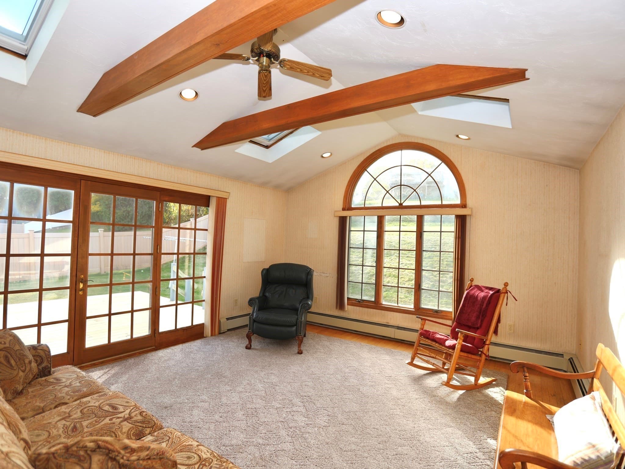 Single Family Residence at 16 Hycrest Dr, Worcester MA 01606, photo 6 of 20