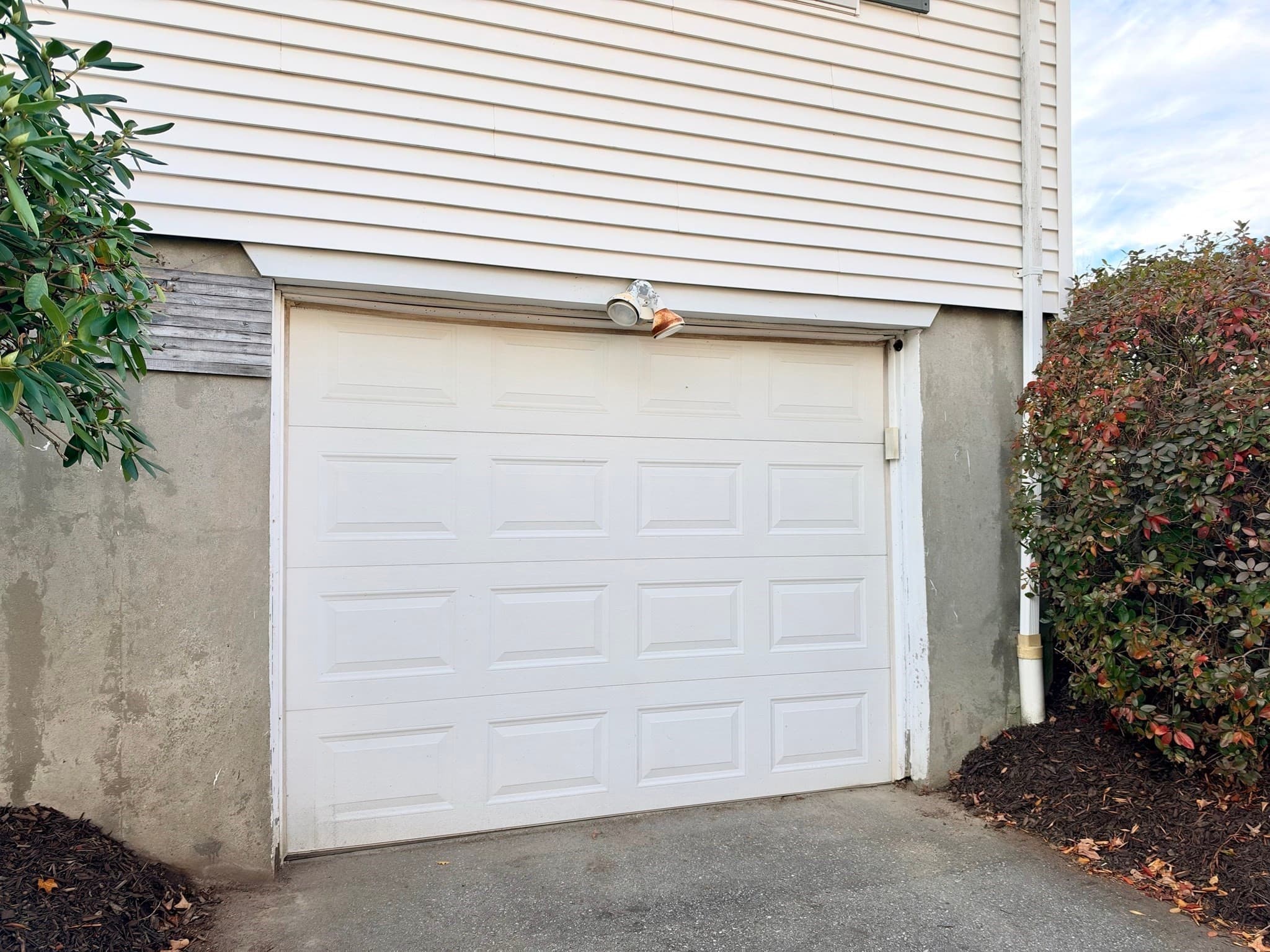 Single Family Residence at 16 Hycrest Dr, Worcester MA 01606, photo 17 of 20