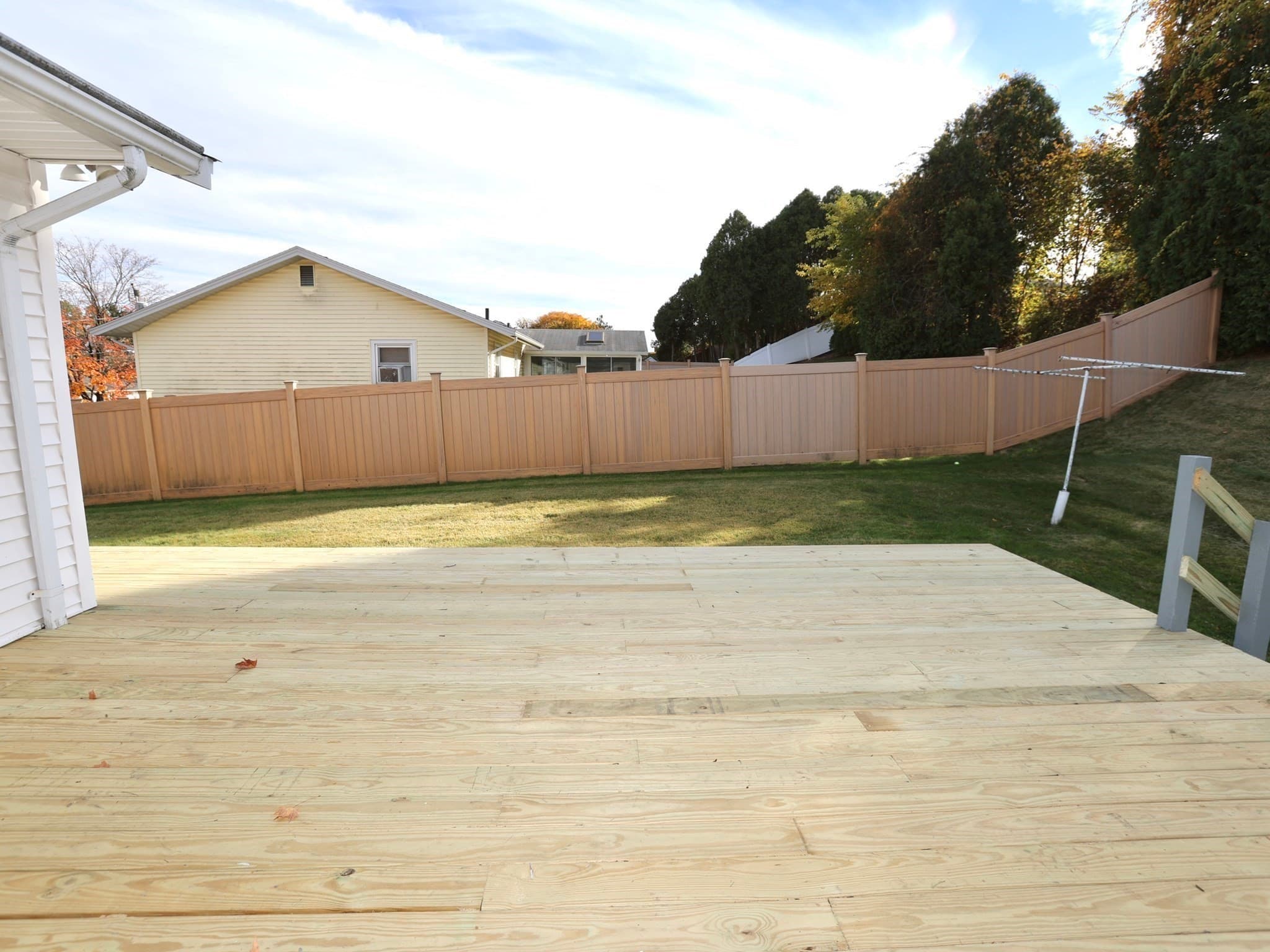 Single Family Residence at 16 Hycrest Dr, Worcester MA 01606, photo 16 of 20