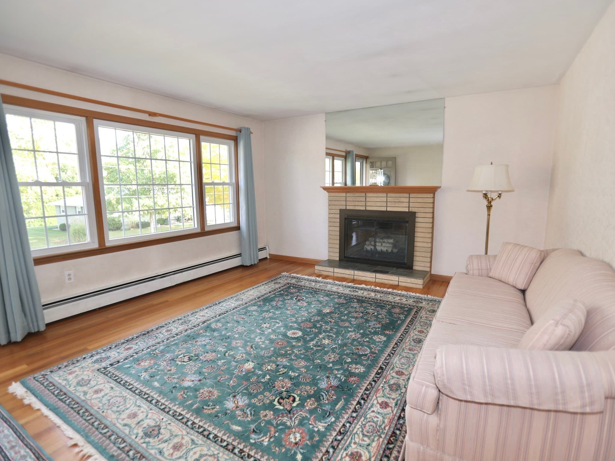 Single Family Residence at 16 Hycrest Dr, Worcester MA 01606, photo 7 of 20