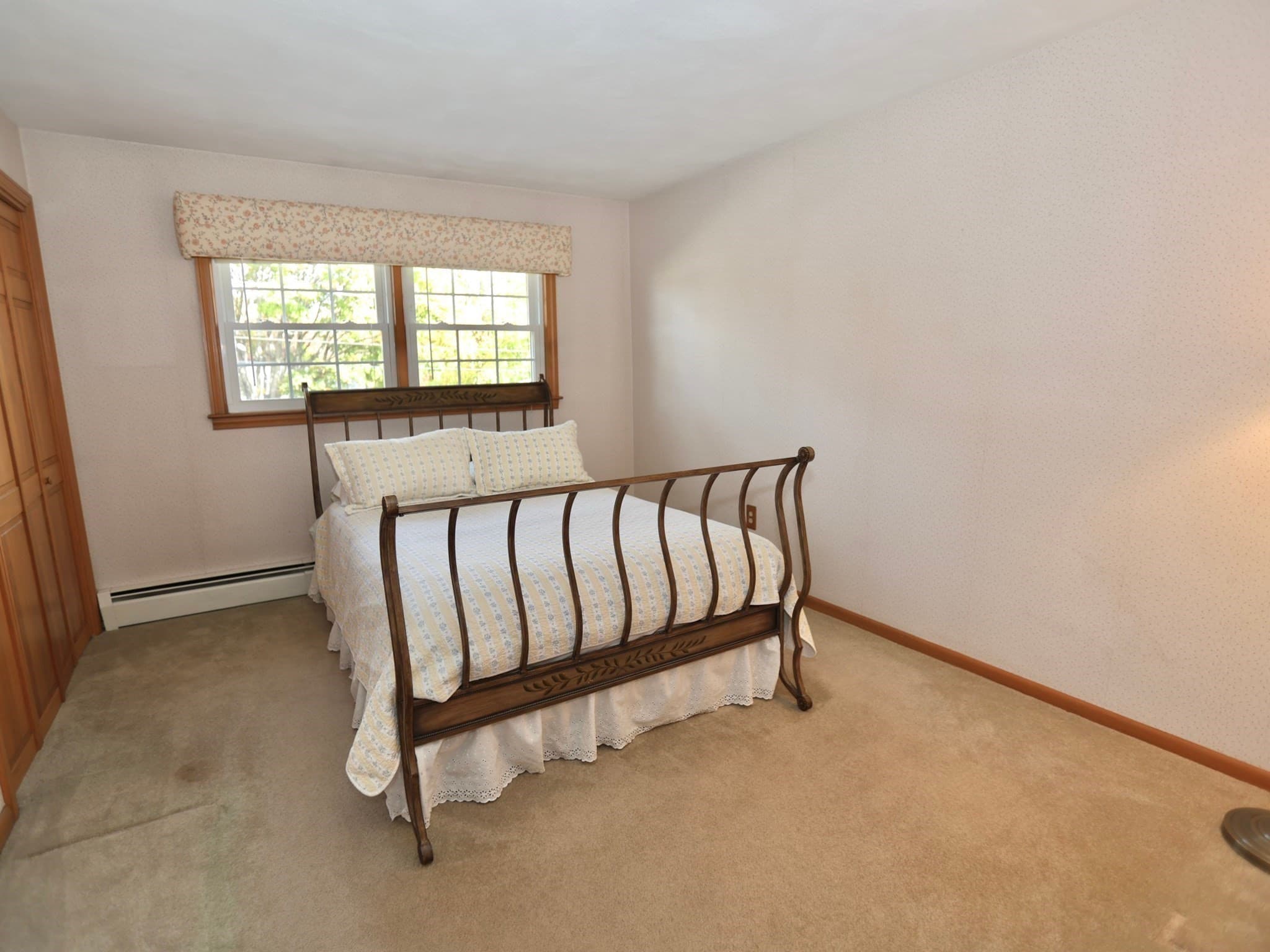 Single Family Residence at 16 Hycrest Dr, Worcester MA 01606, photo 10 of 20