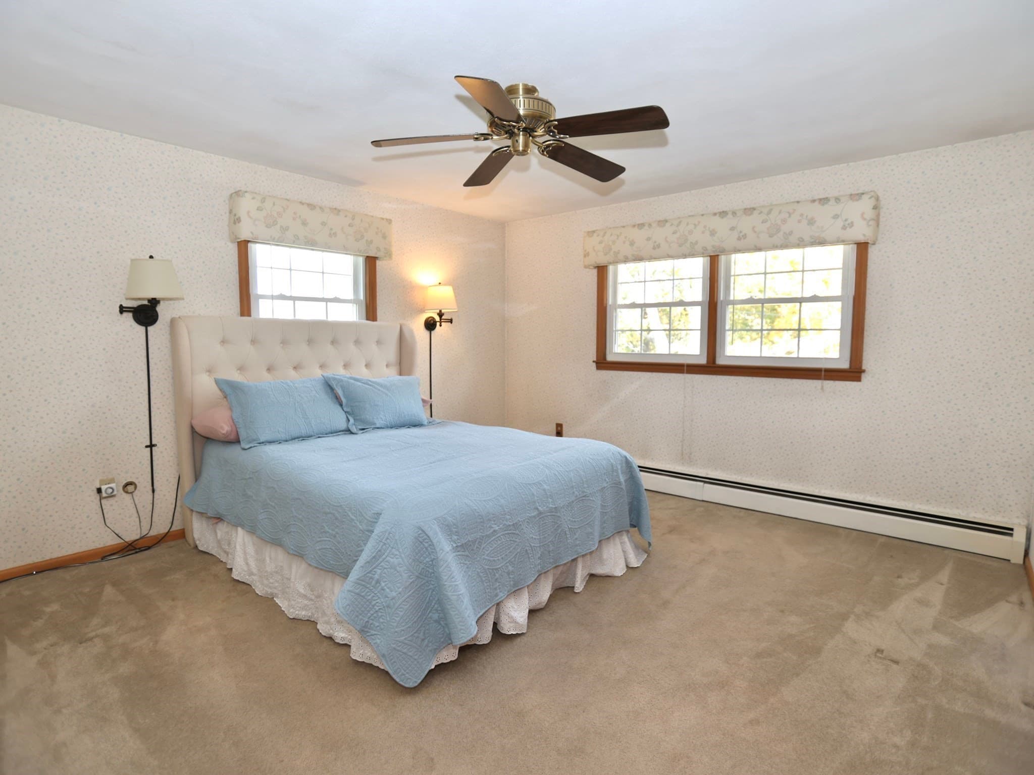 Single Family Residence at 16 Hycrest Dr, Worcester MA 01606, photo 11 of 20