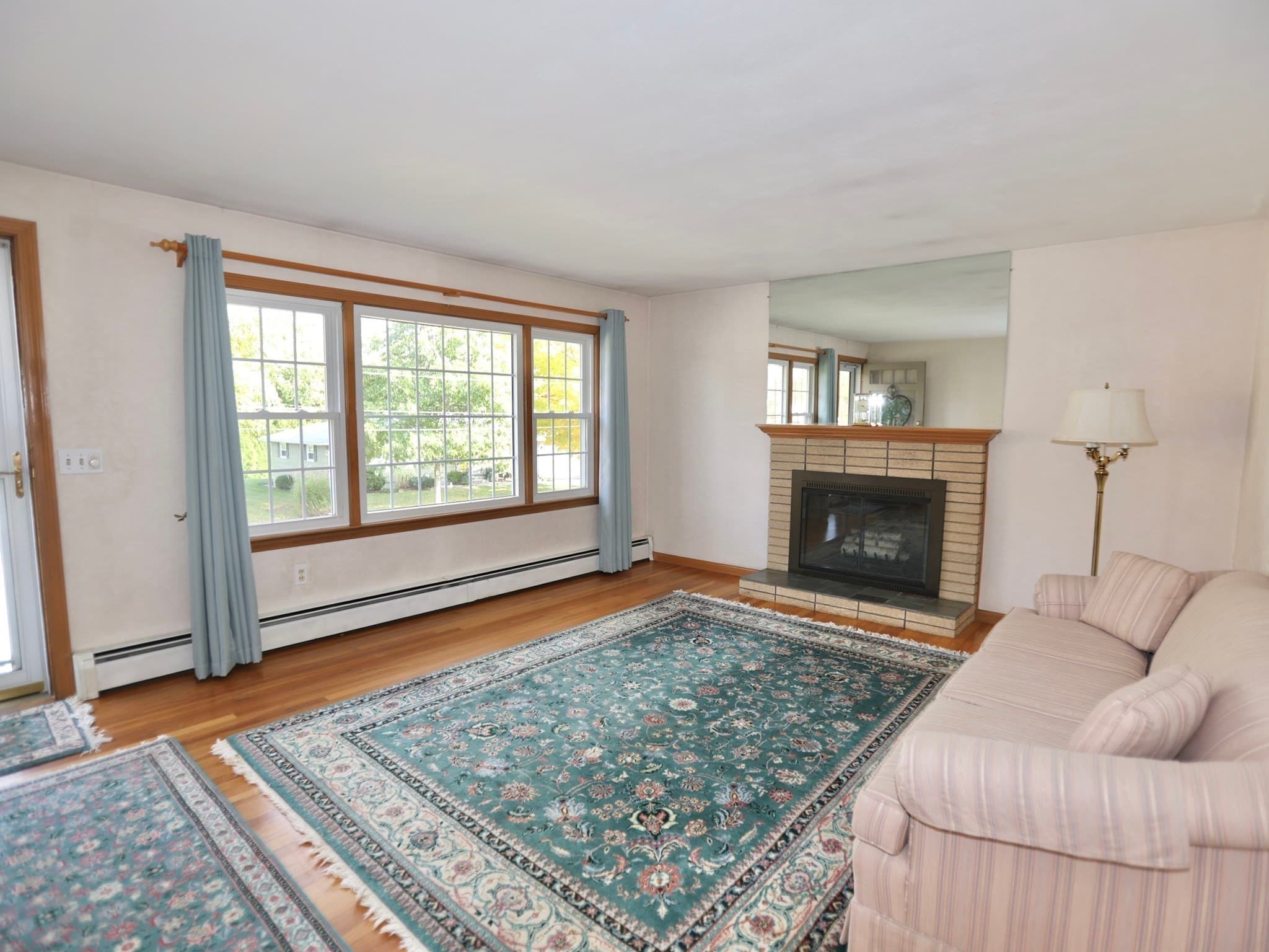 Single Family Residence at 16 Hycrest Dr, Worcester MA 01606, photo 8 of 20