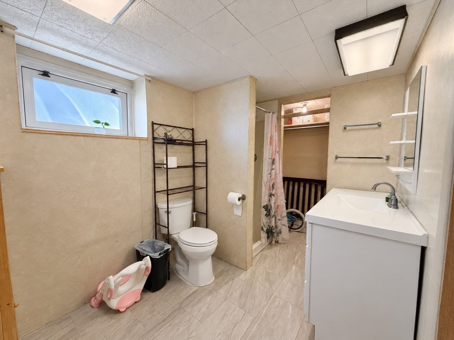 Single Family Residence at 17 Crawford Rd, Braintree MA 02184, Braintree, photo 14 of 27