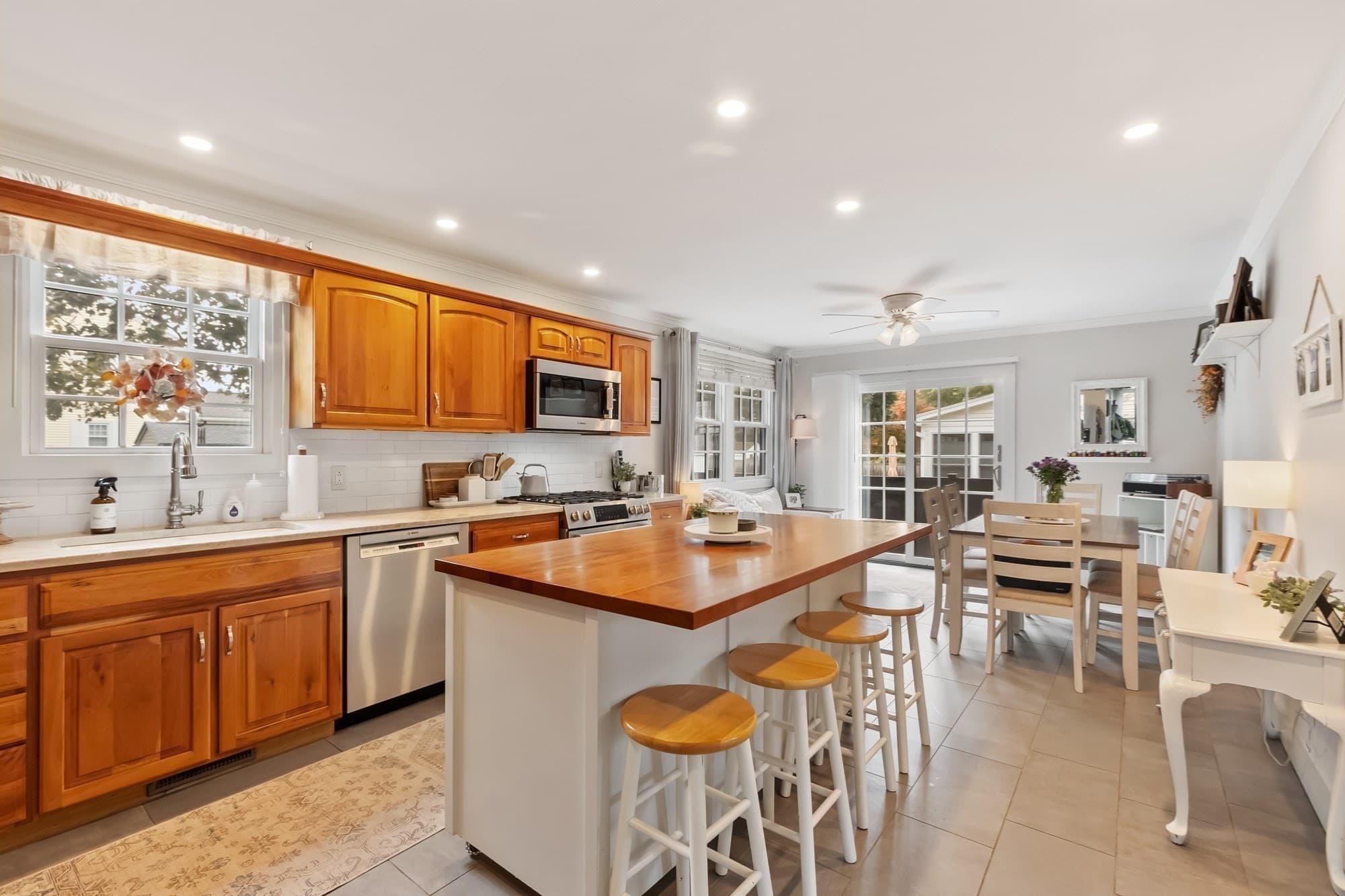 Single Family Residence at 63 Linwood St, Chelmsford MA 01824, Chelmsford, photo 13 of 41