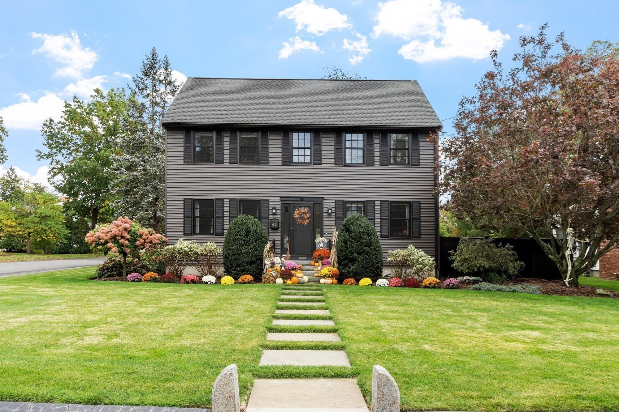 Single Family Residence at 63 Linwood St, Chelmsford MA 01824, Chelmsford, photo 3 of 41
