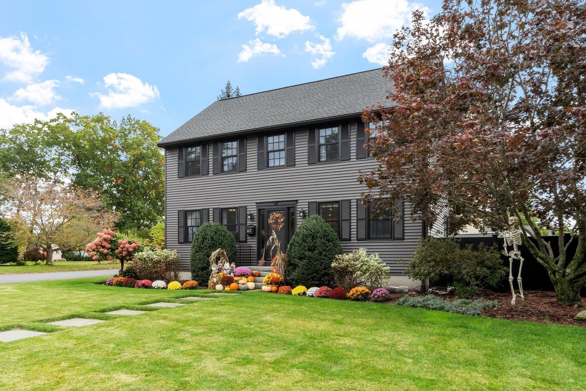 Single Family Residence at 63 Linwood St, Chelmsford MA 01824, Chelmsford, photo 5 of 41