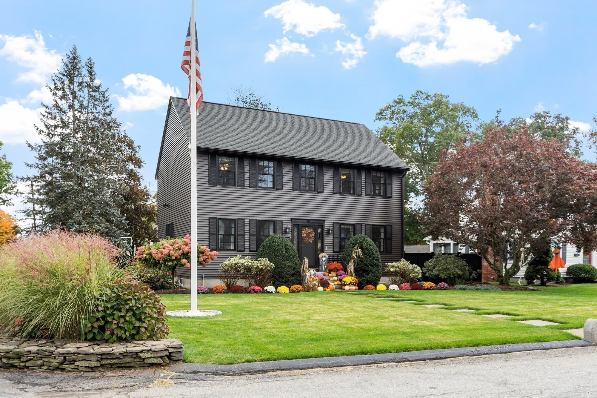 Single Family Residence at 63 Linwood St, Chelmsford MA 01824, Chelmsford, photo 4 of 41