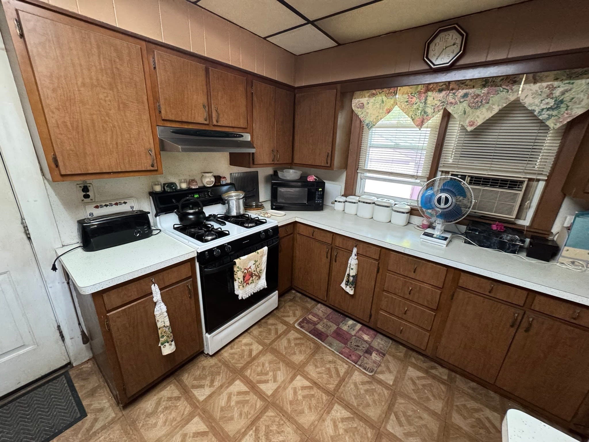 Single Family Residence at 23 Myrtle St, Waltham MA 02453, Waltham, photo 6 of 28