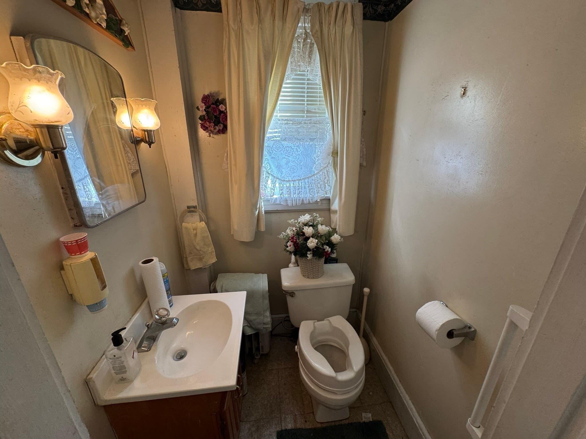 Single Family Residence at 23 Myrtle St, Waltham MA 02453, Waltham, photo 8 of 28