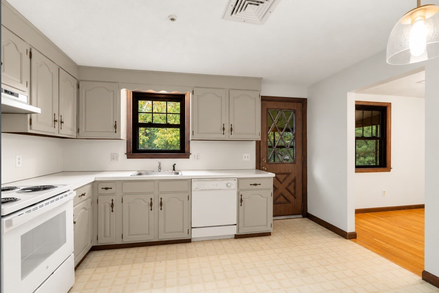 Single Family Residence at 6 Aricia Ln, Winchester MA 01890, Winchester, photo 7 of 37