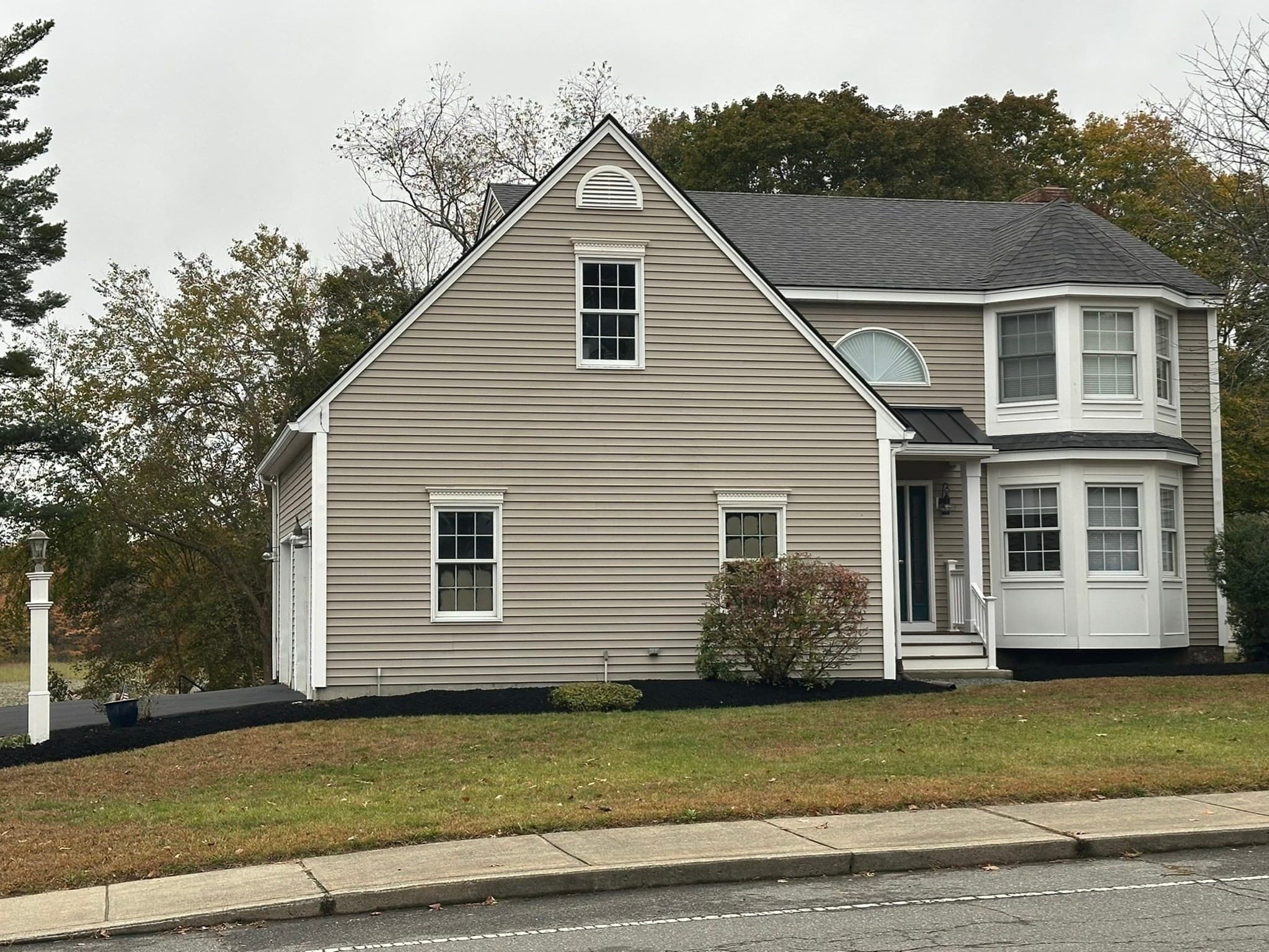 Single Family Residence at 108 Linwood St, Uxbridge MA 01569, photo 2 of 22