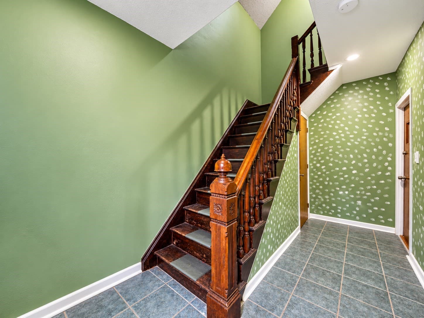 Multi Family at 33 Coburn Ave, Worcester MA 01604, Worcester, photo 14 of 26
