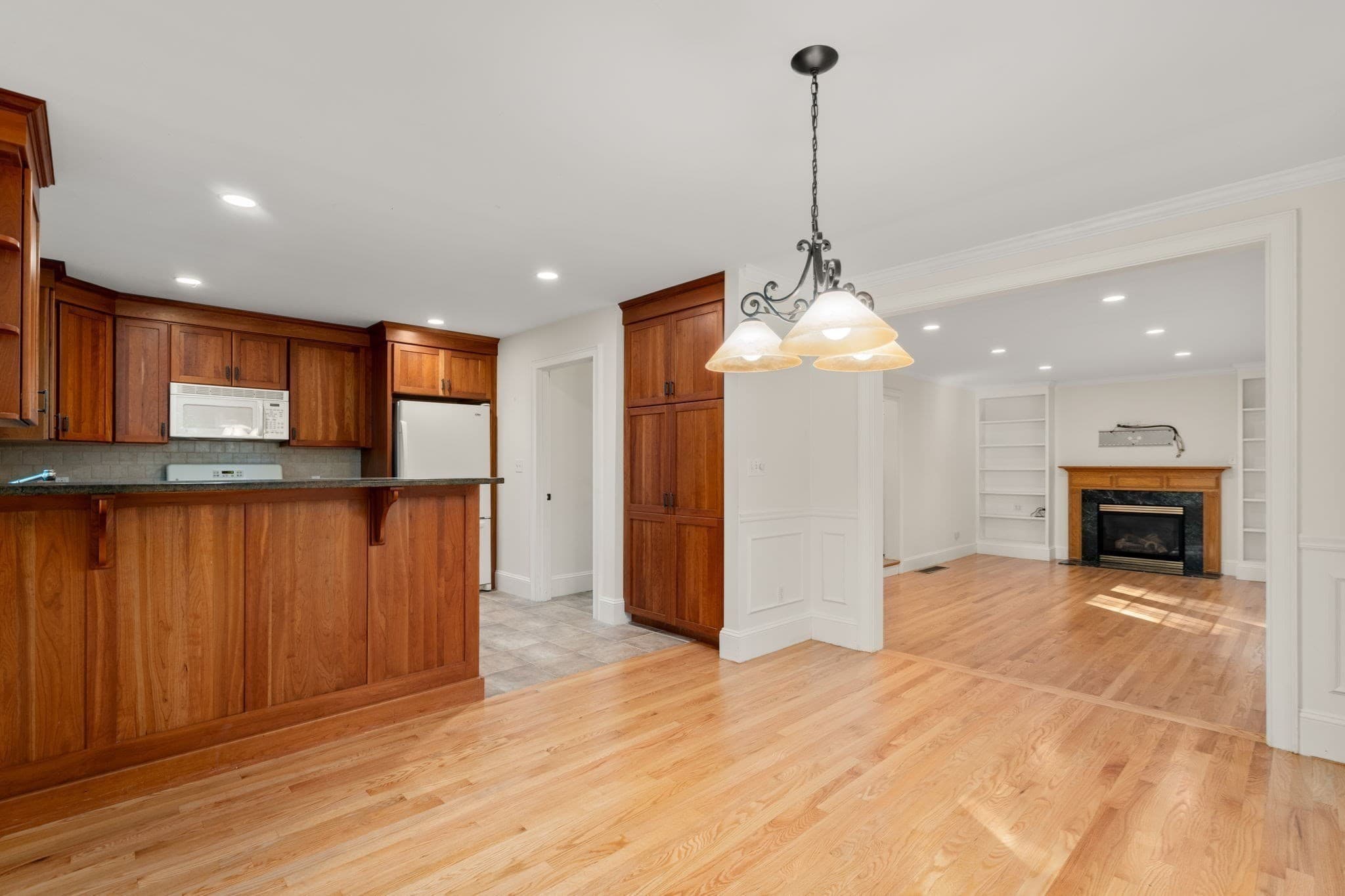 Single Family Residence at 7 Castle Gate Road, Wayland MA 01778, Wayland, photo 8 of 42