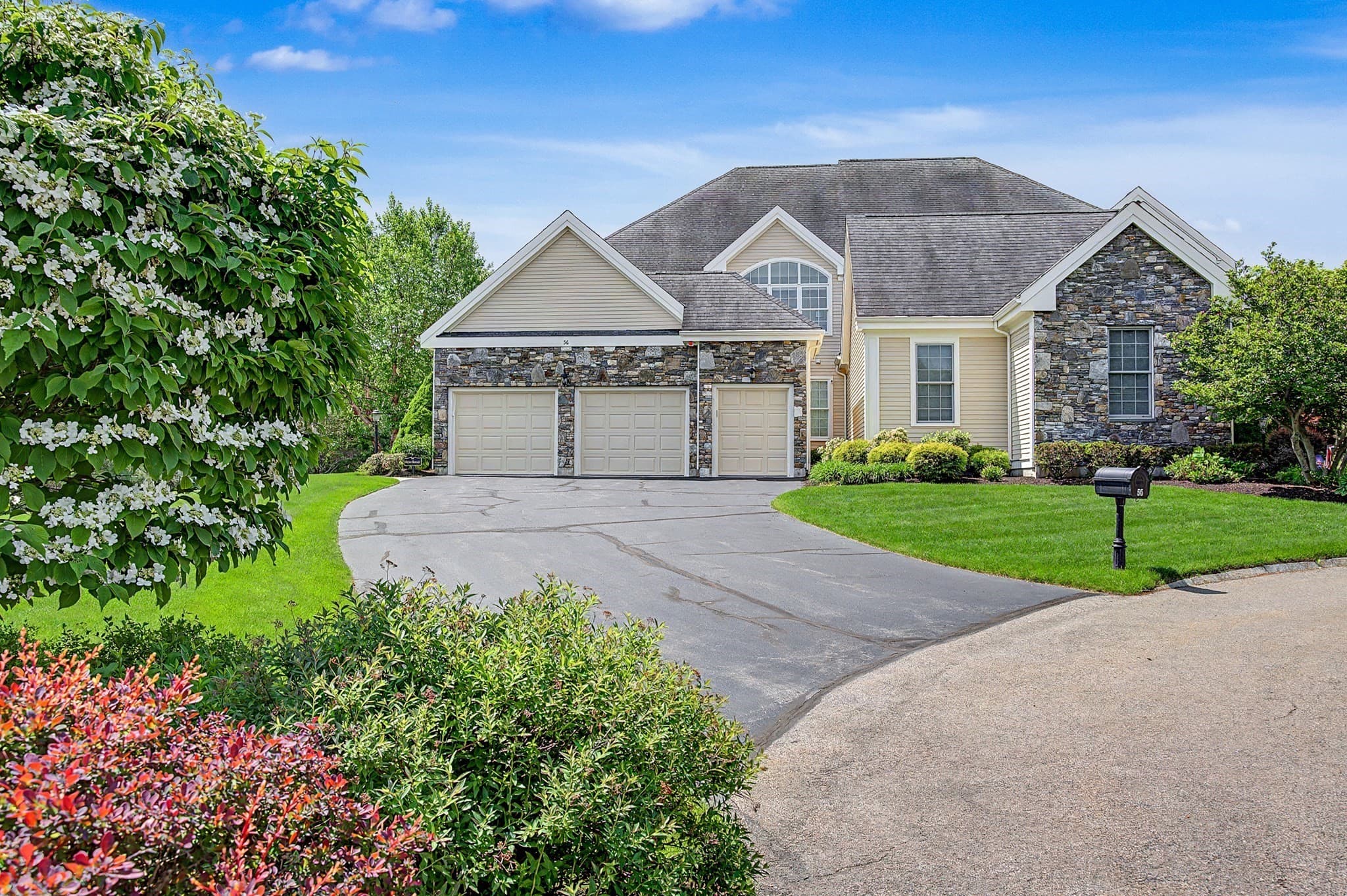 56 Clubhouse Way # 56, Sutton MA 01590