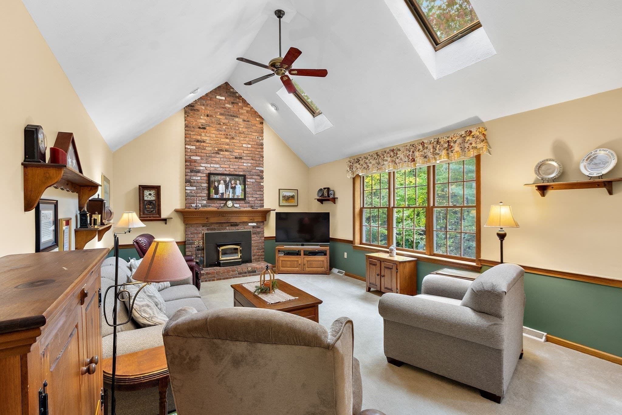 Single Family Residence at 47 Jefferson Rd, Franklin MA 02038, Franklin, photo 9 of 39