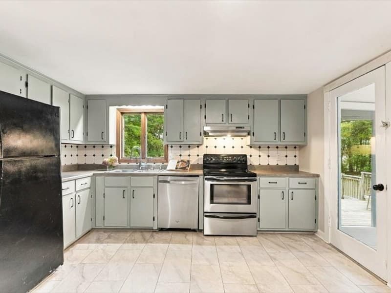 Single Family Residence at 109 Pleasant St, Plympton MA 02367, Plympton, photo 6 of 32
