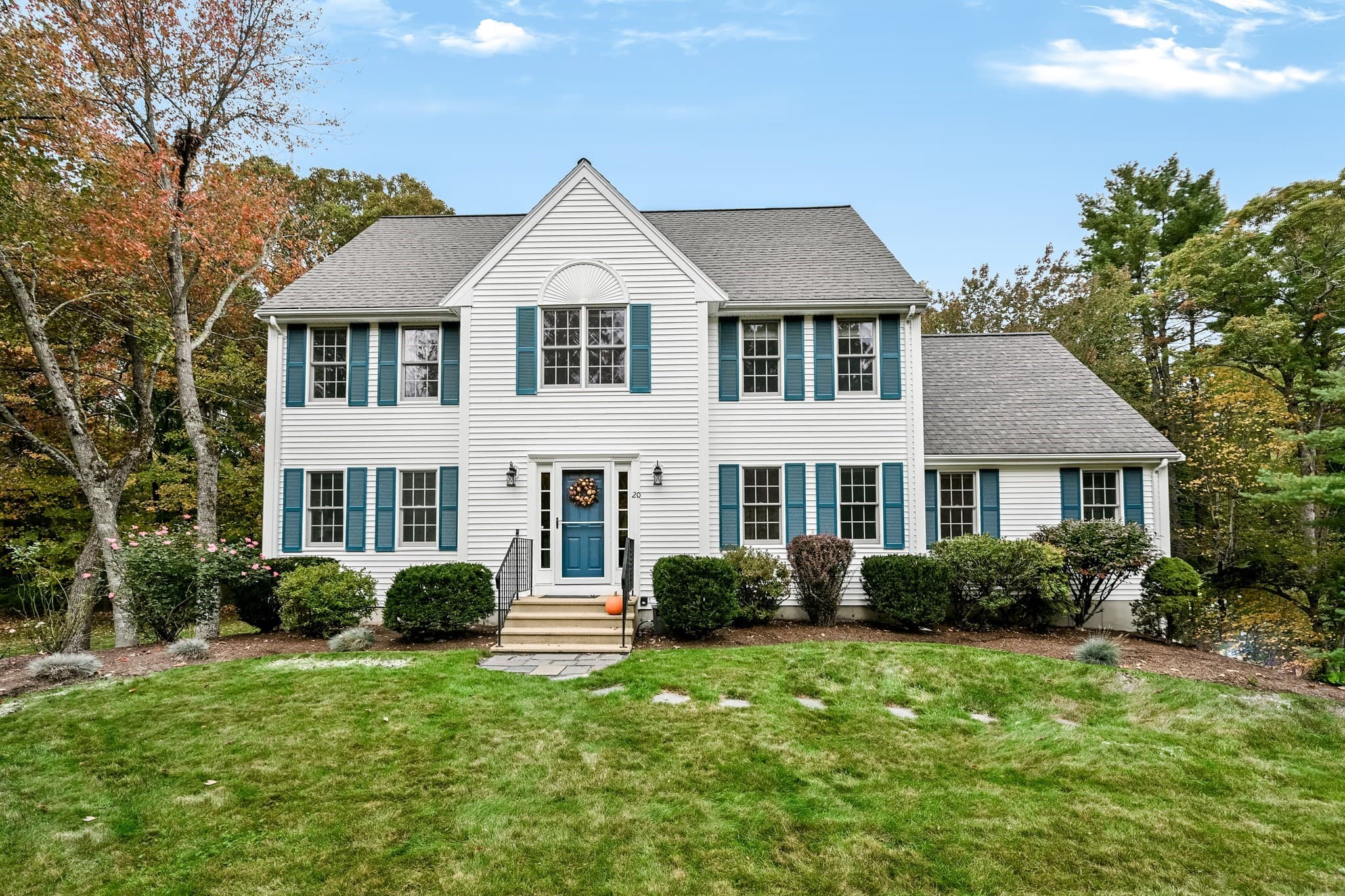 Single Family Residence at 20 River Edge Rd, Mansfield MA 02048, photo 2 of 42