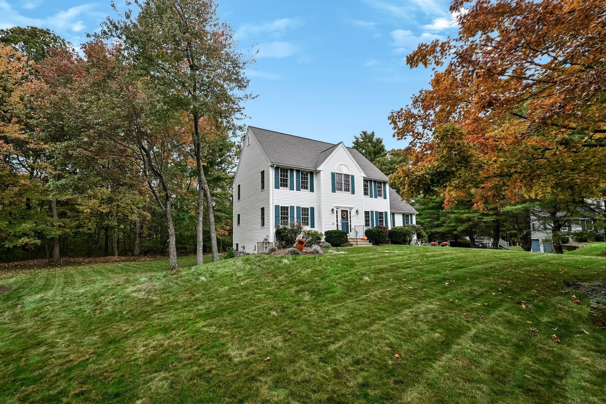 Single Family Residence at 20 River Edge Rd, Mansfield MA 02048, photo 3 of 42