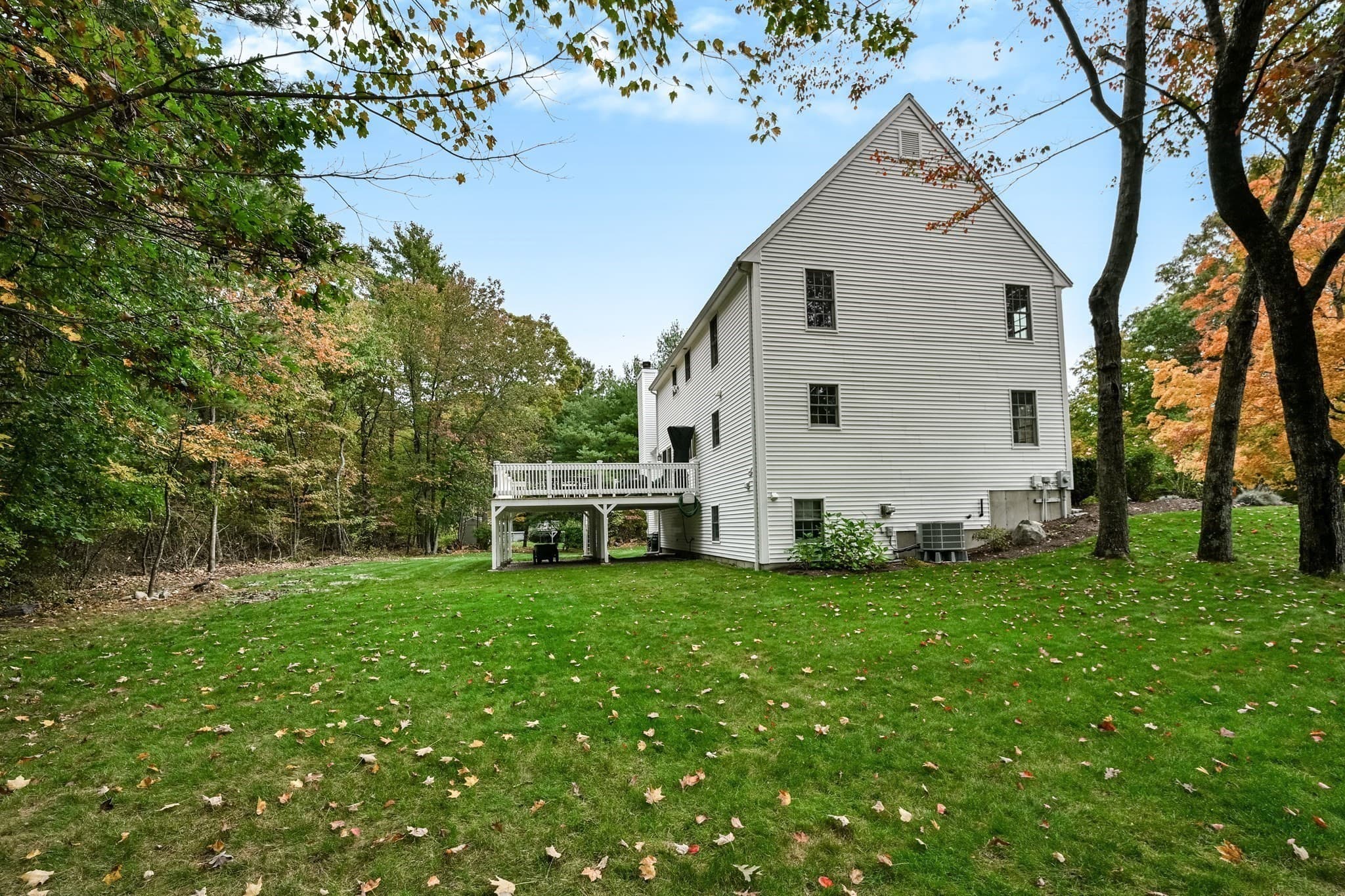 Single Family Residence at 20 River Edge Rd, Mansfield MA 02048, photo 5 of 42