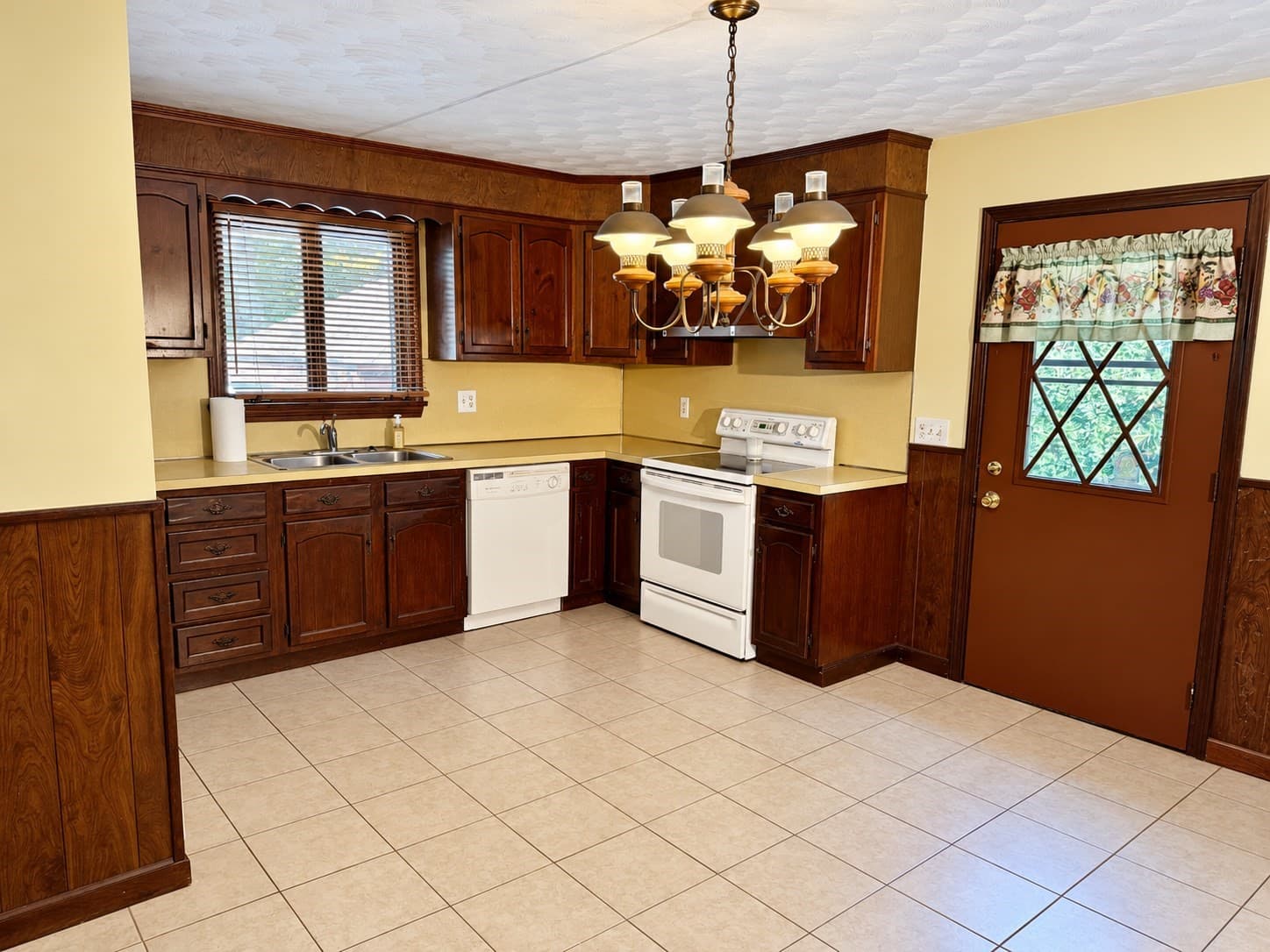 Single Family Residence at 18 Brownell St, Ludlow MA 01056, Ludlow, photo 7 of 42