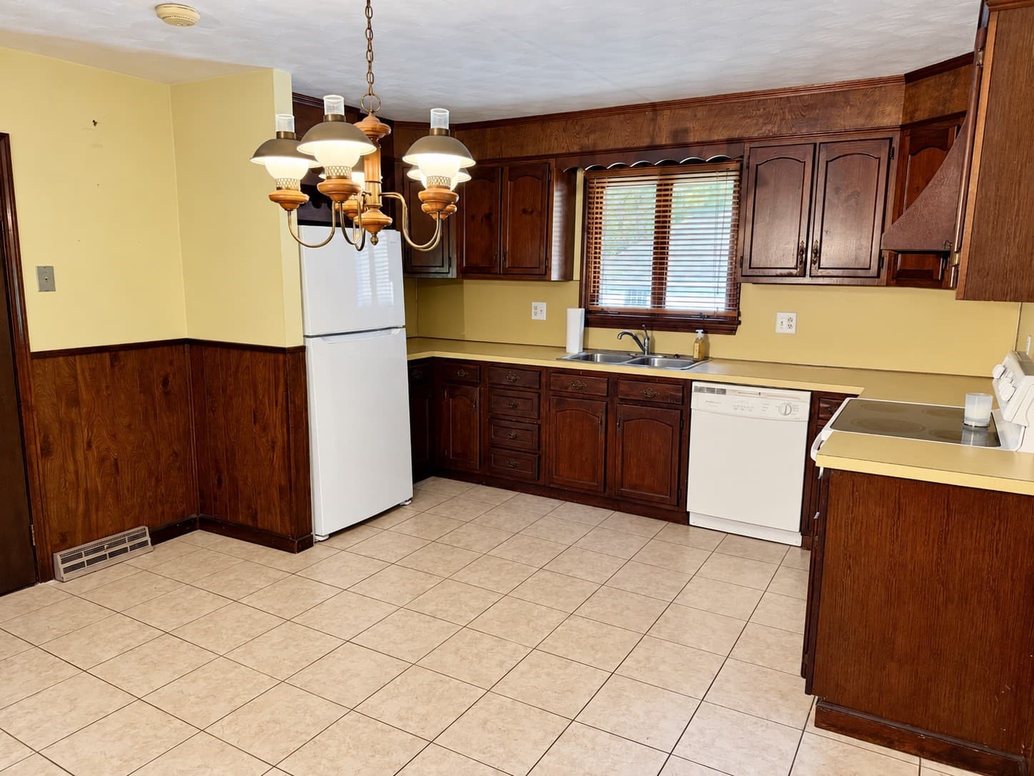 Single Family Residence at 18 Brownell St, Ludlow MA 01056, Ludlow, photo 8 of 42