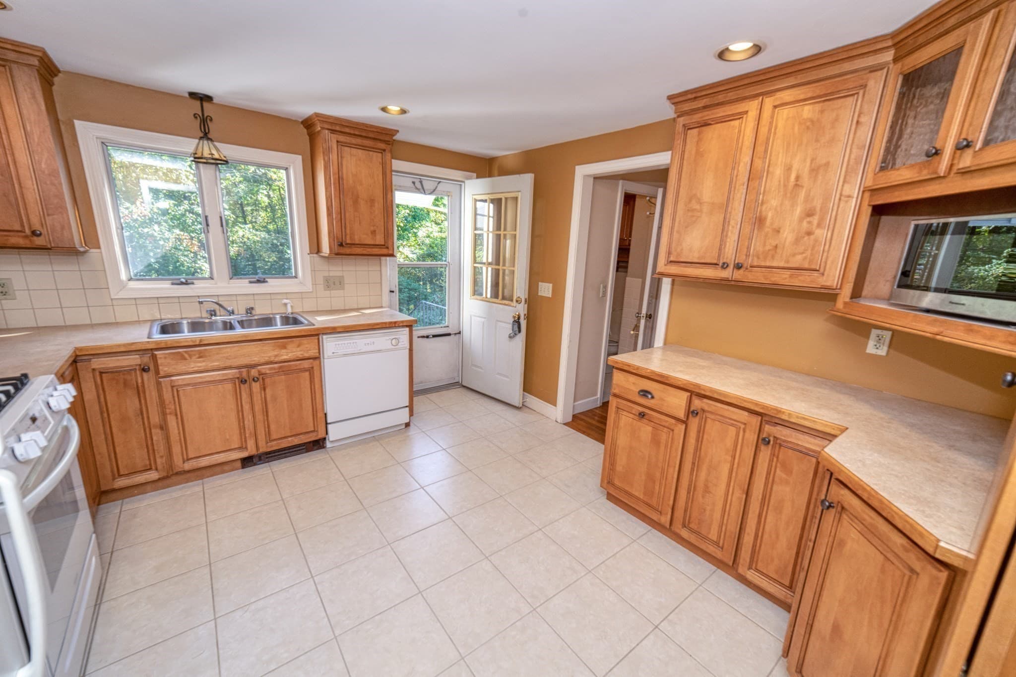 Single Family Residence at 9 Cherlyn Dr, Northborough MA 01532, Northborough, photo 10 of 42