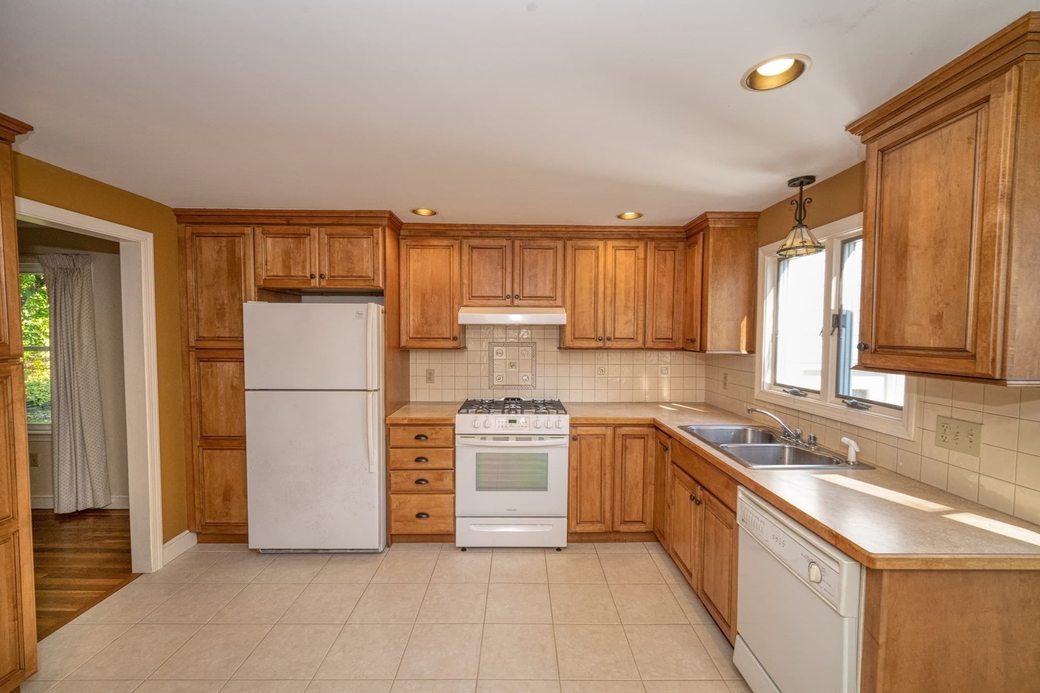 Single Family Residence at 9 Cherlyn Dr, Northborough MA 01532, Northborough, photo 11 of 42