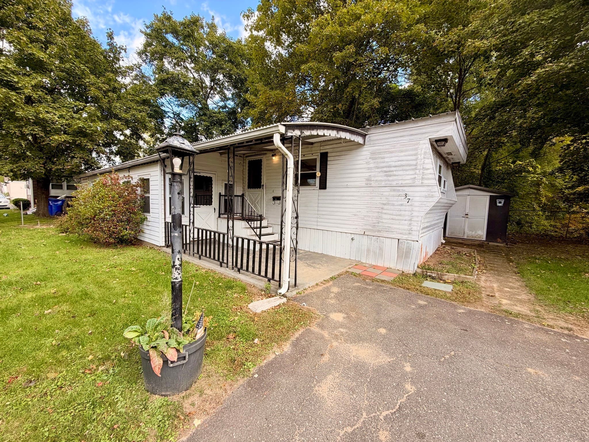 Mobile Home at 37 Pioneer Way # 37, Springfield MA 01119, Springfield, photo 2 of 29