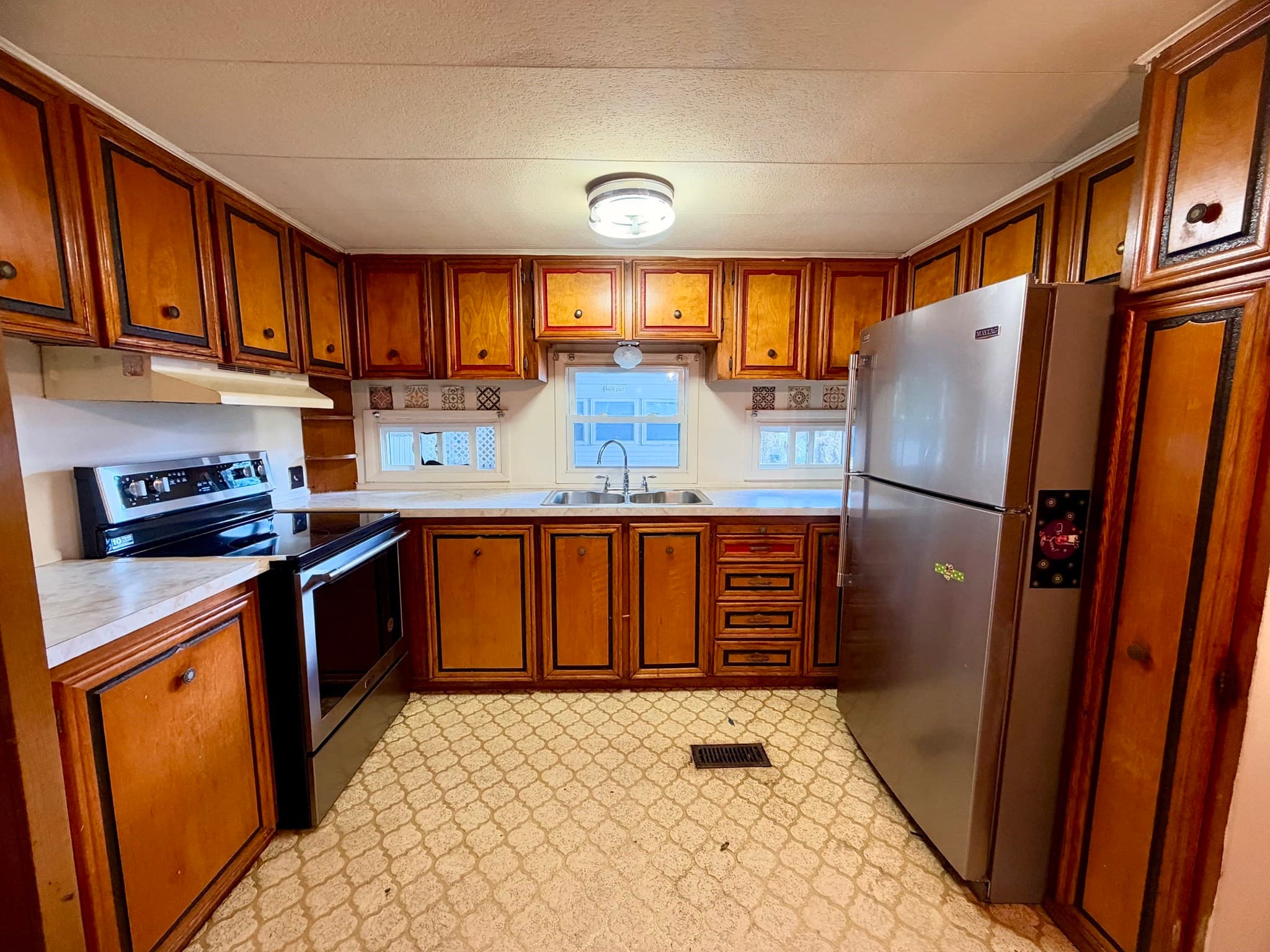 Mobile Home at 37 Pioneer Way # 37, Springfield MA 01119, Springfield, photo 7 of 29