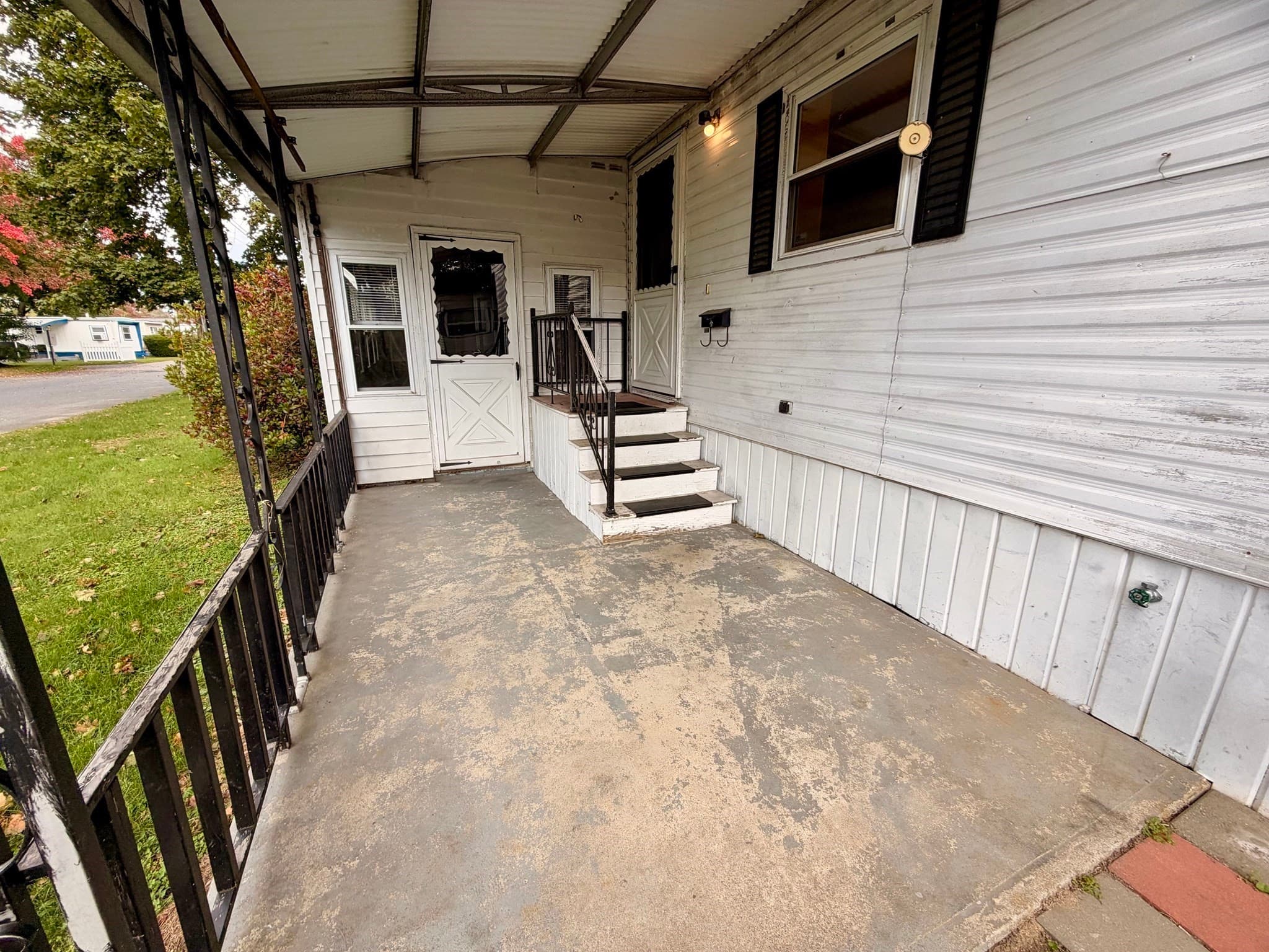 Mobile Home at 37 Pioneer Way # 37, Springfield MA 01119, Springfield, photo 3 of 29