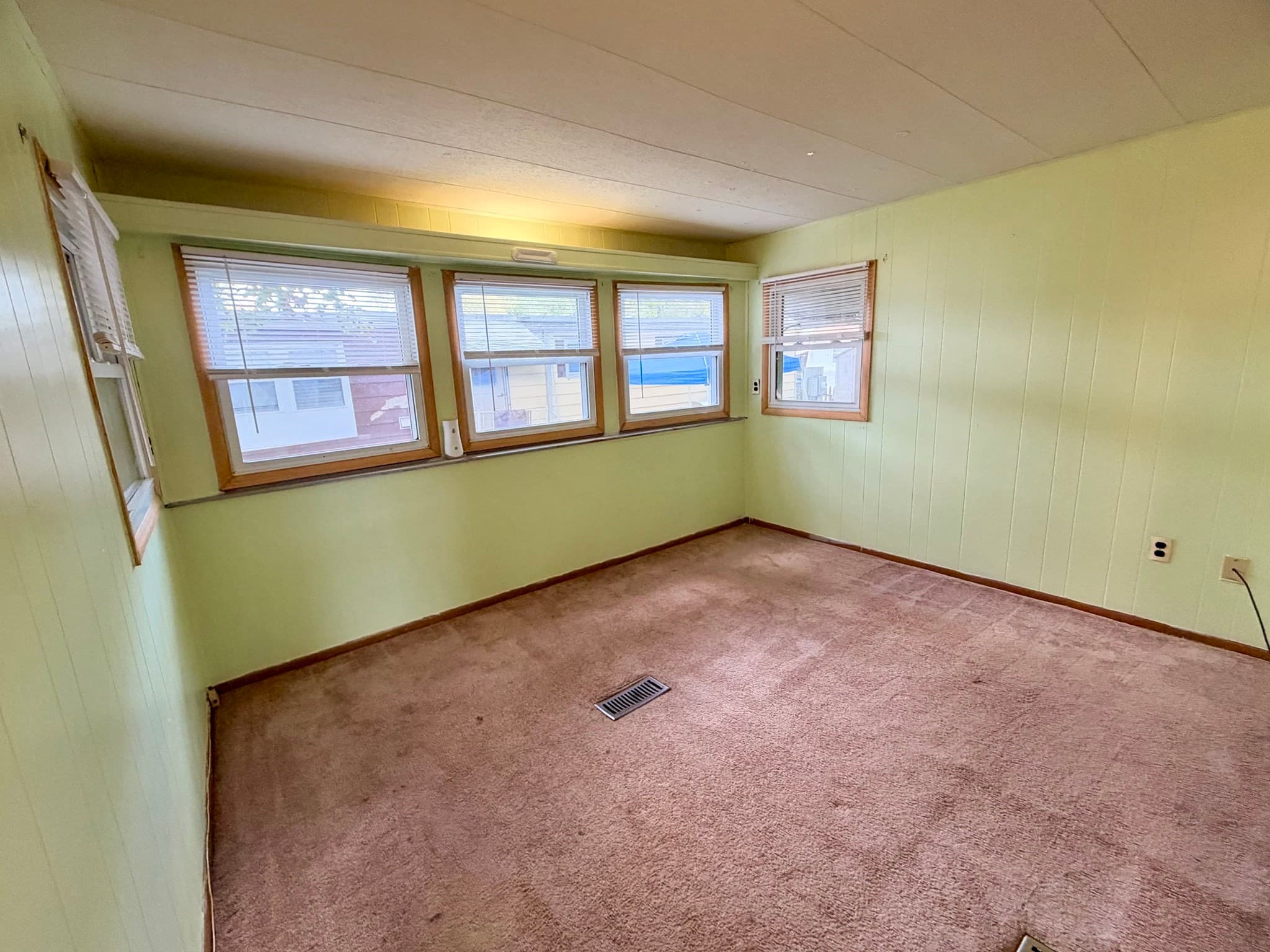 Mobile Home at 37 Pioneer Way # 37, Springfield MA 01119, Springfield, photo 19 of 29