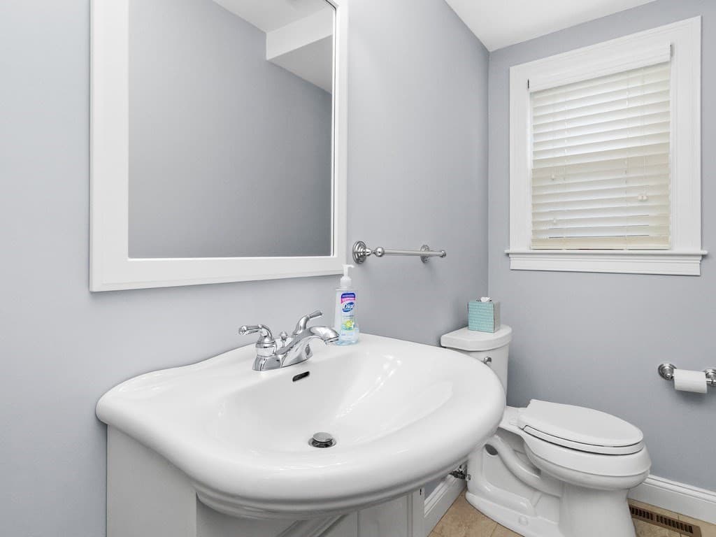 Condominium at 33 Auburn St # 2, Waltham MA 02453, Waltham, photo 12 of 37