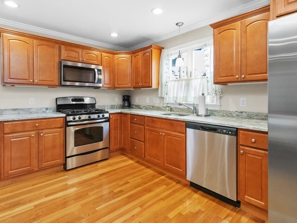 Condominium at 33 Auburn St # 2, Waltham MA 02453, Waltham, photo 9 of 37