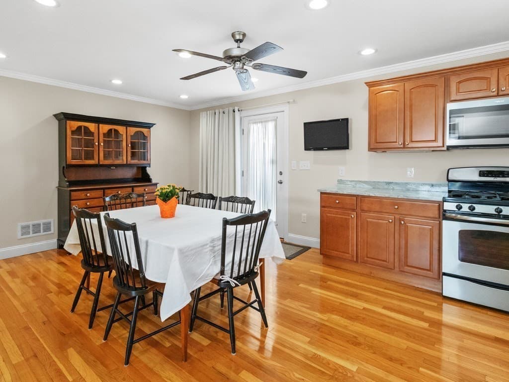 Condominium at 33 Auburn St # 2, Waltham MA 02453, Waltham, photo 10 of 37
