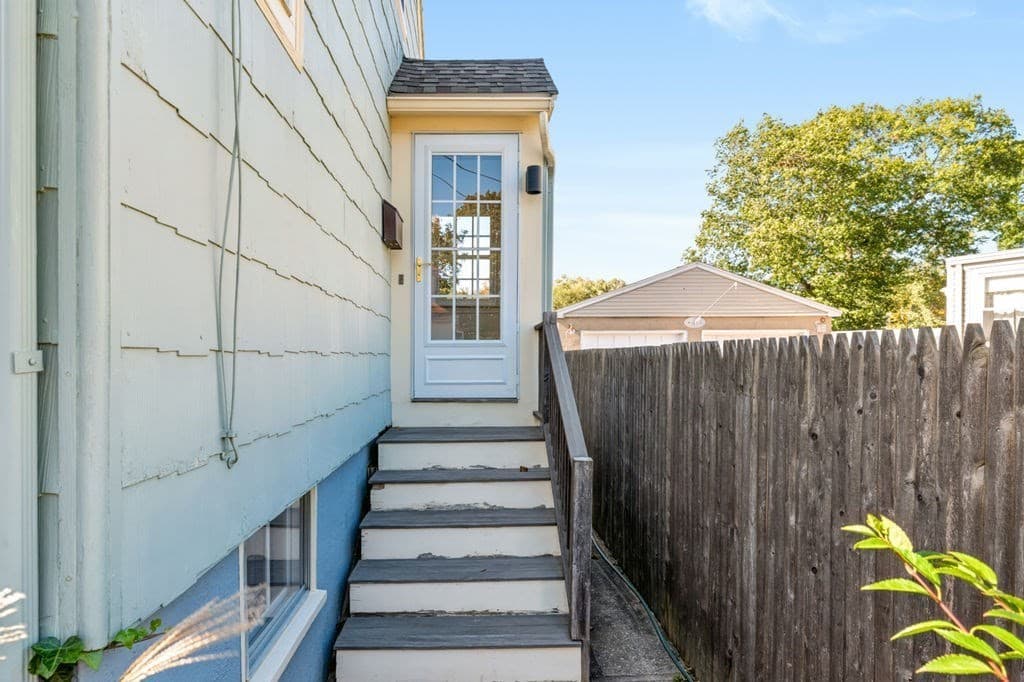 Single Family Residence at 25 Hillcrest Ave, Beverly MA 01915, Beverly, photo 5 of 35