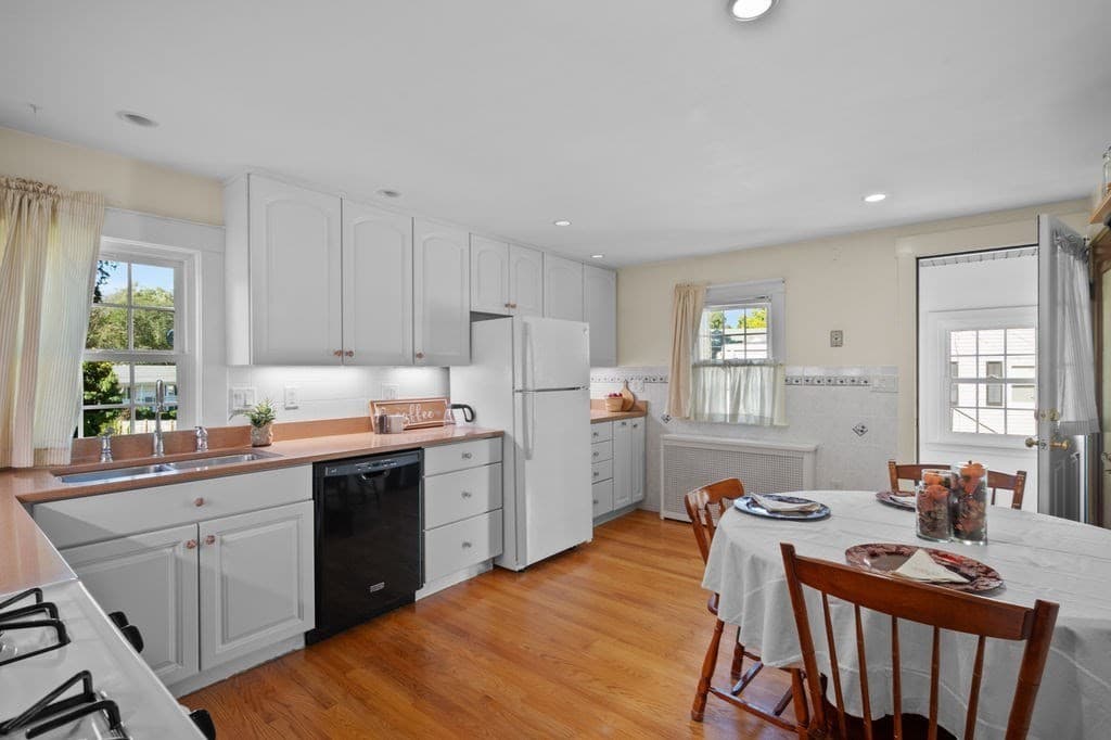 Single Family Residence at 25 Hillcrest Ave, Beverly MA 01915, Beverly, photo 15 of 35