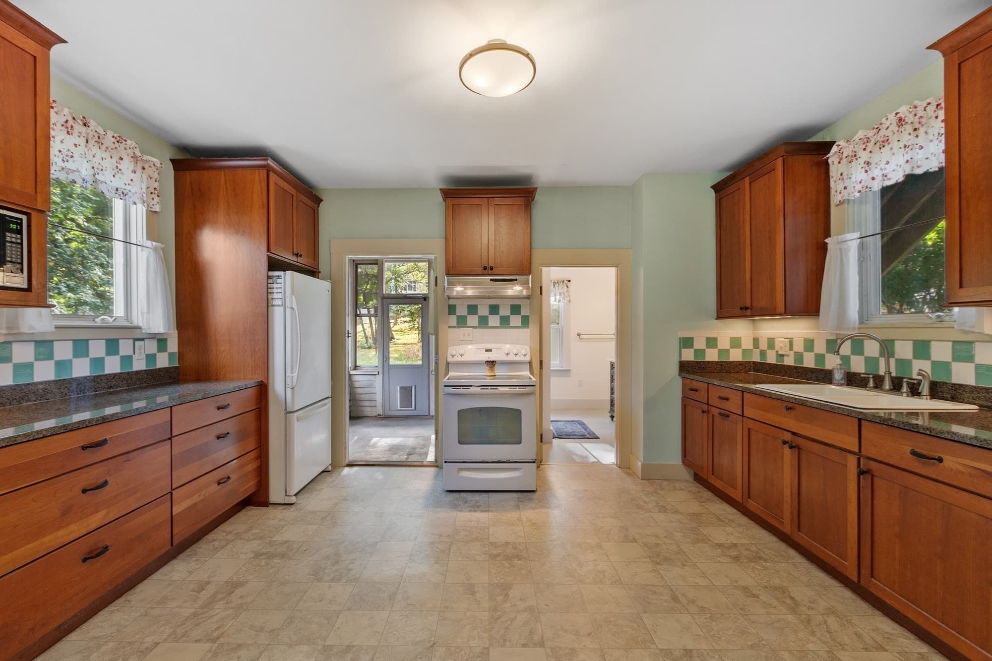 Single Family Residence at 330 Washington Street, Melrose MA 02176, Melrose, photo 12 of 41