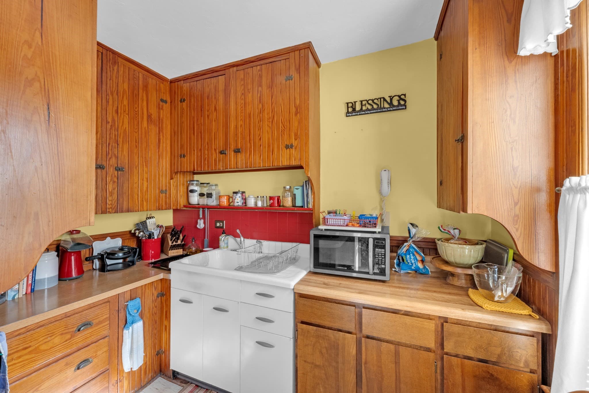 3 Family at 28 Crystal St, Worcester MA 01603, Worcester, photo 22 of 42