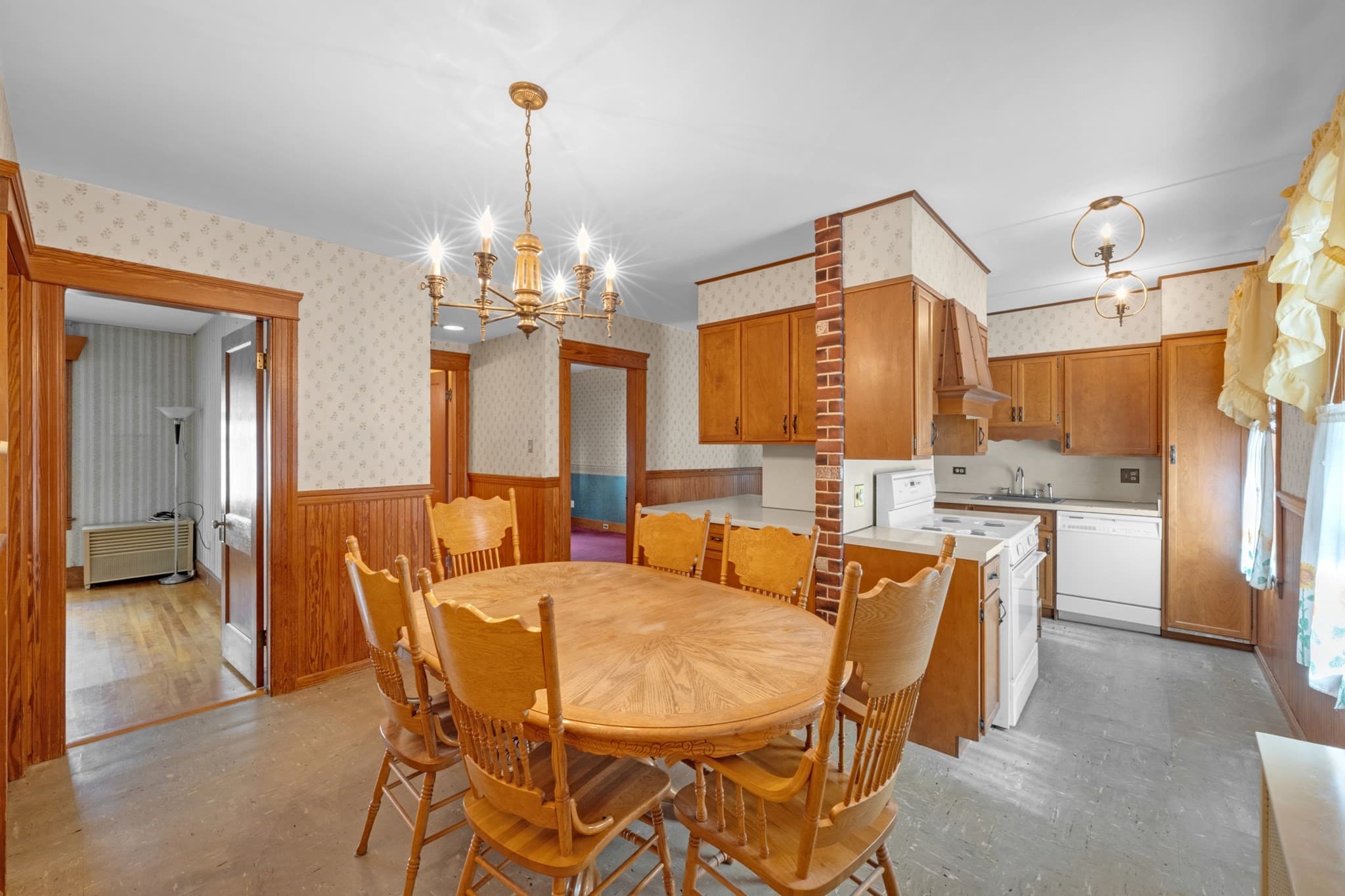 3 Family at 28 Crystal St, Worcester MA 01603, Worcester, photo 33 of 42