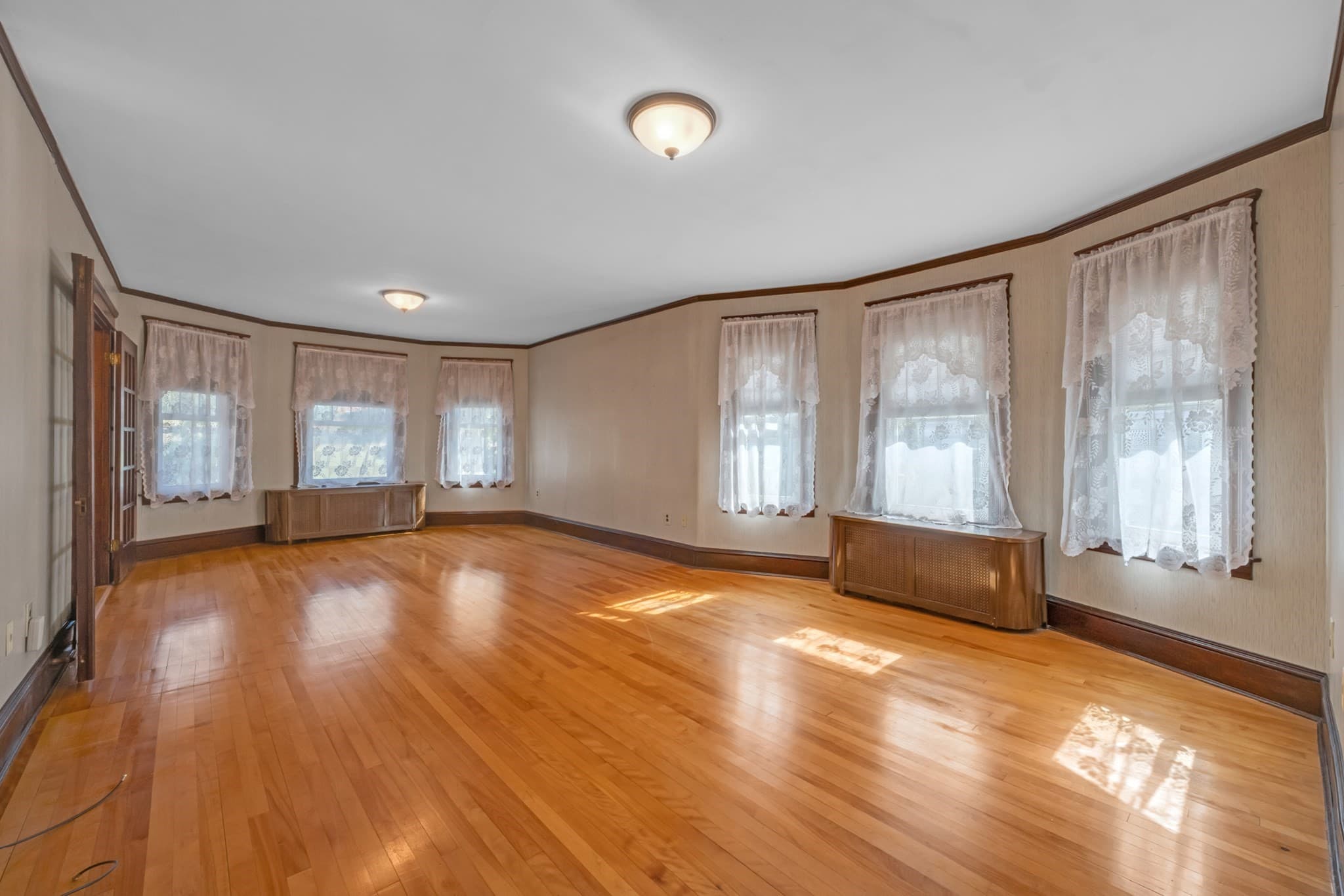 3 Family at 28 Crystal St, Worcester MA 01603, Worcester, photo 14 of 42