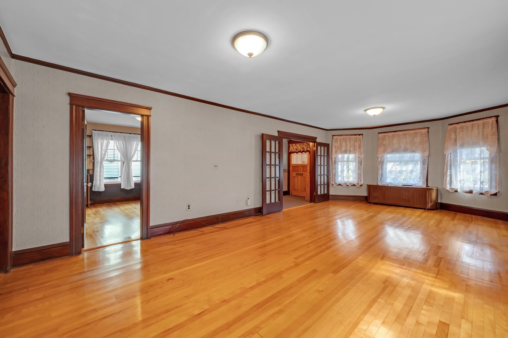 3 Family at 28 Crystal St, Worcester MA 01603, Worcester, photo 15 of 42