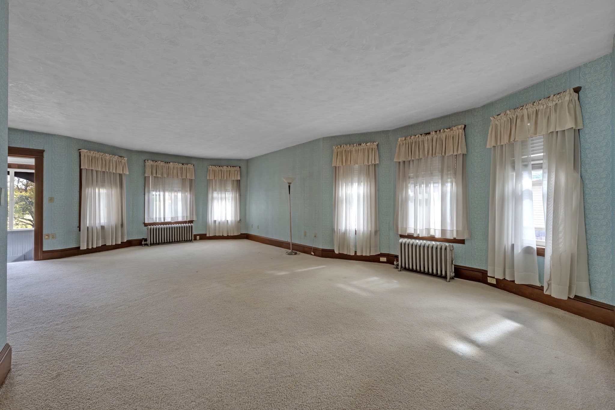 3 Family at 28 Crystal St, Worcester MA 01603, Worcester, photo 39 of 42