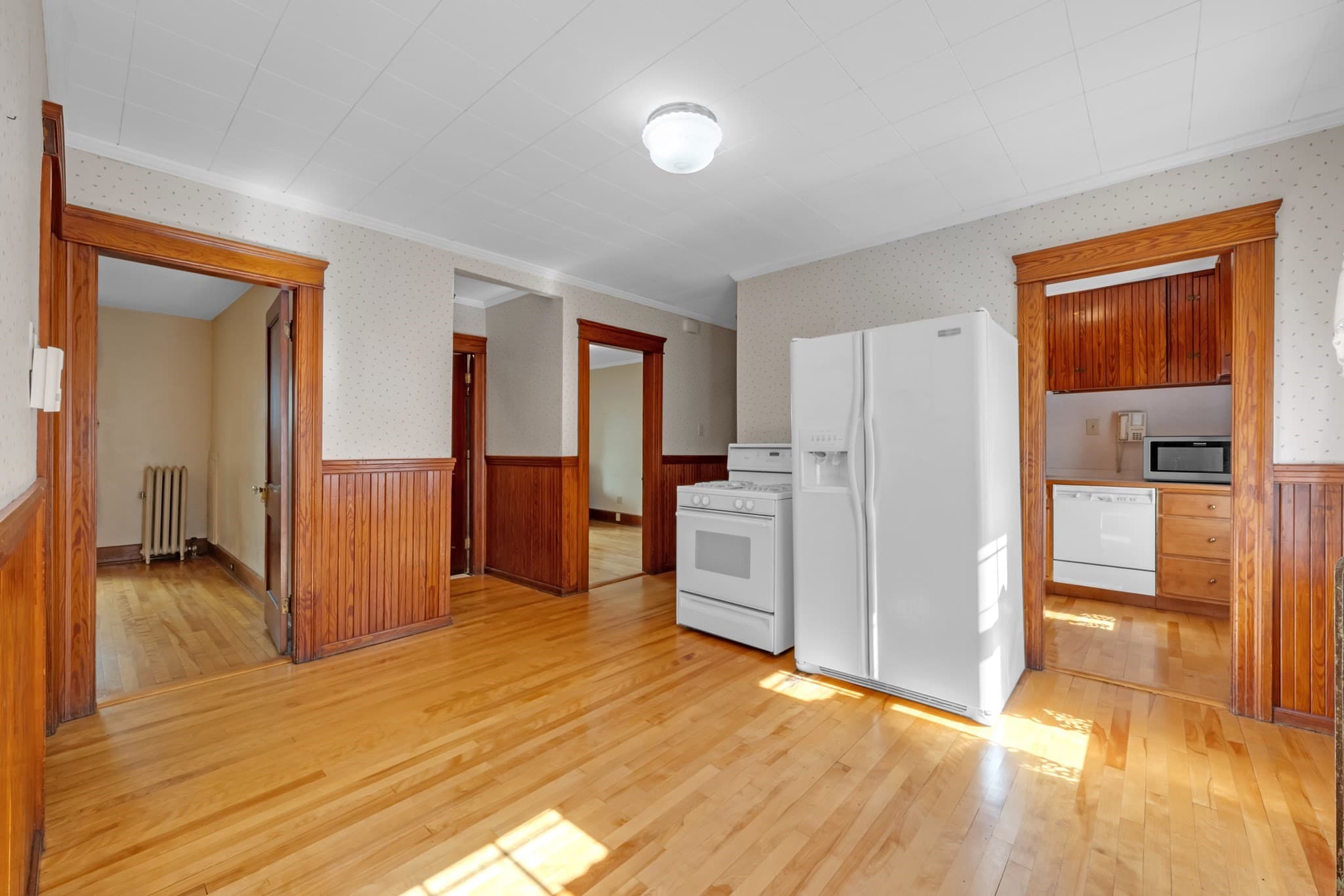 3 Family at 28 Crystal St, Worcester MA 01603, Worcester, photo 8 of 42