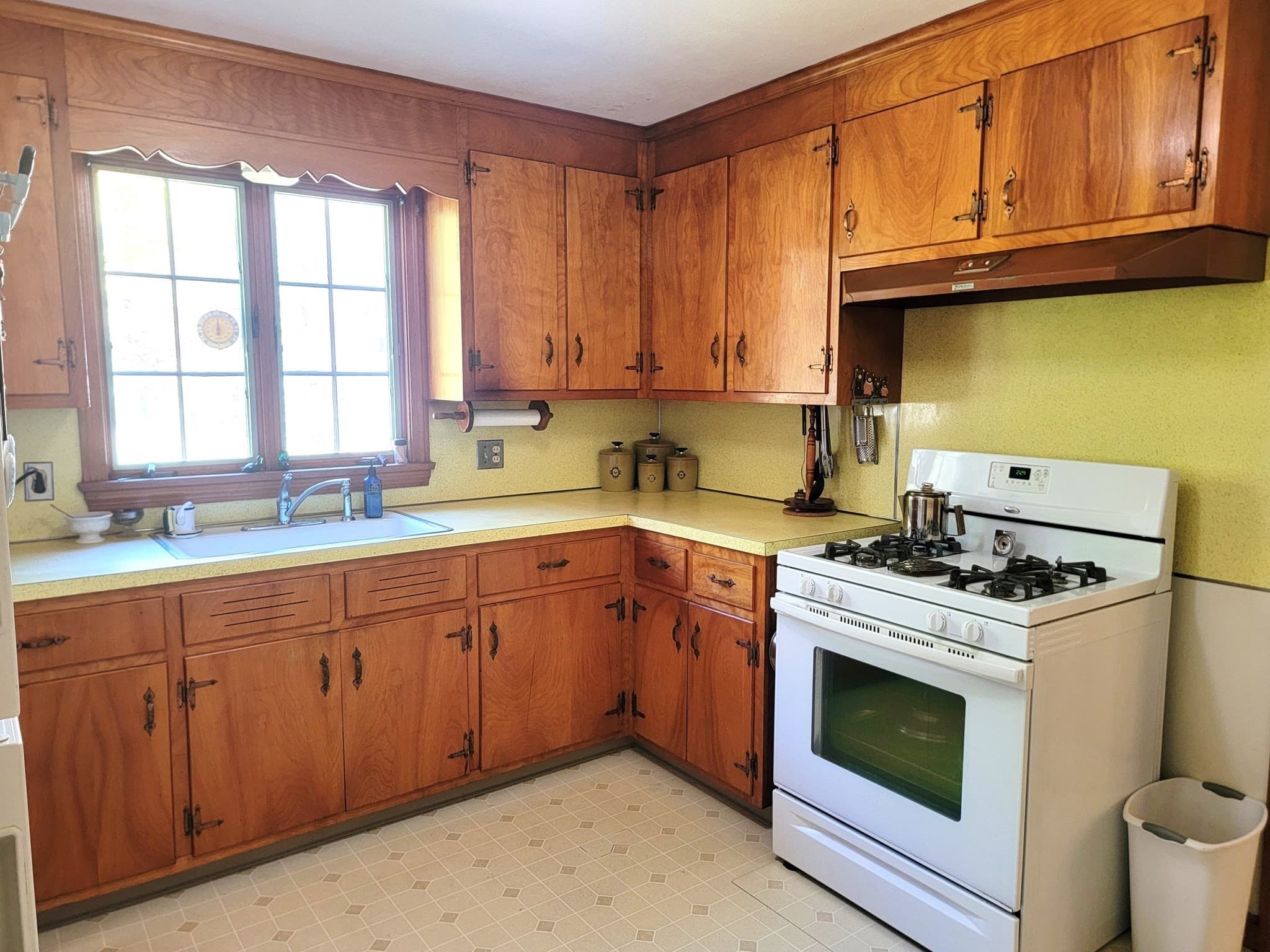 Single Family Residence at 232 Somers Rd, East Longmeadow MA 01028, East Longmeadow, photo 3 of 17