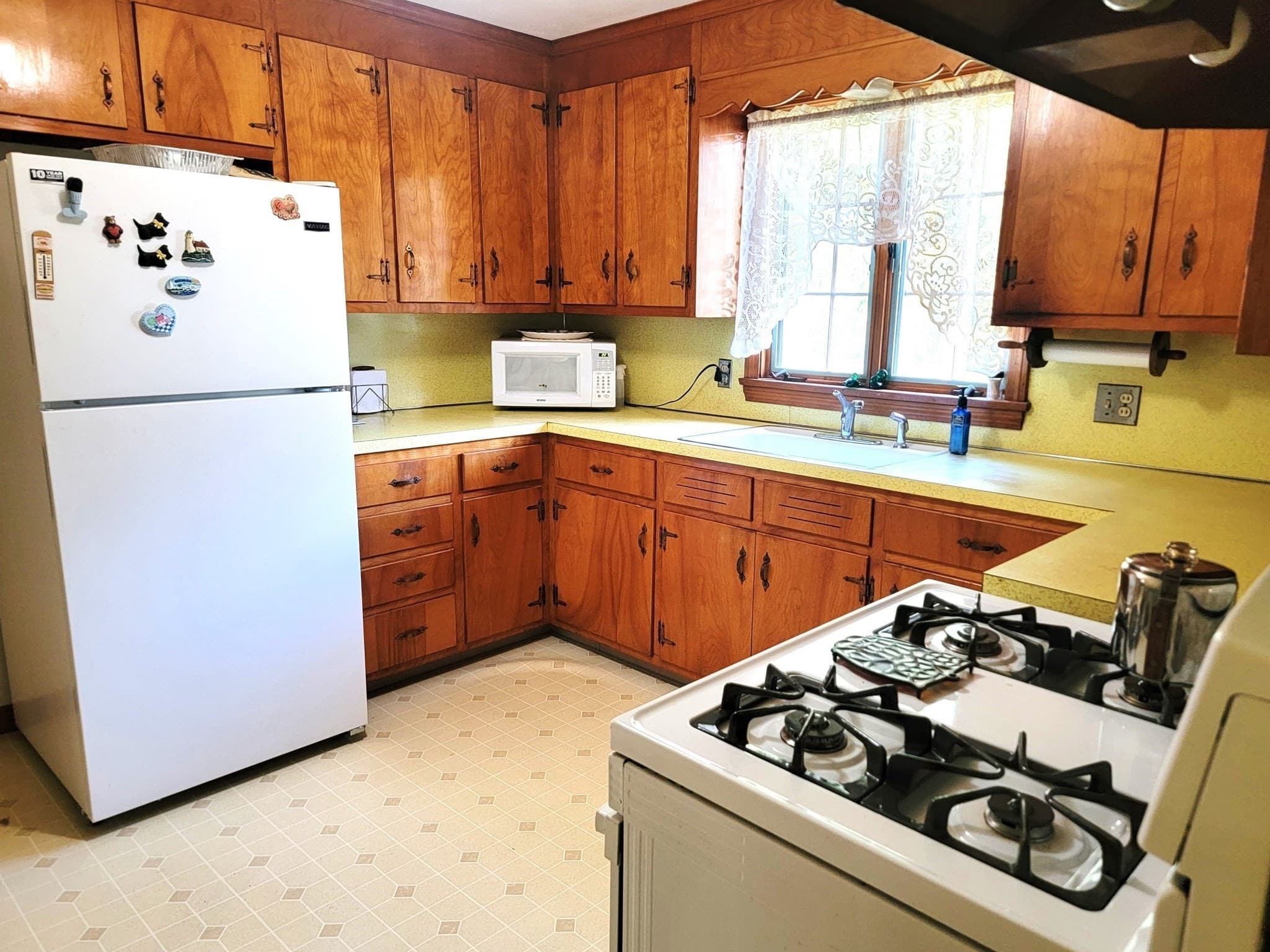 Single Family Residence at 232 Somers Rd, East Longmeadow MA 01028, East Longmeadow, photo 4 of 17