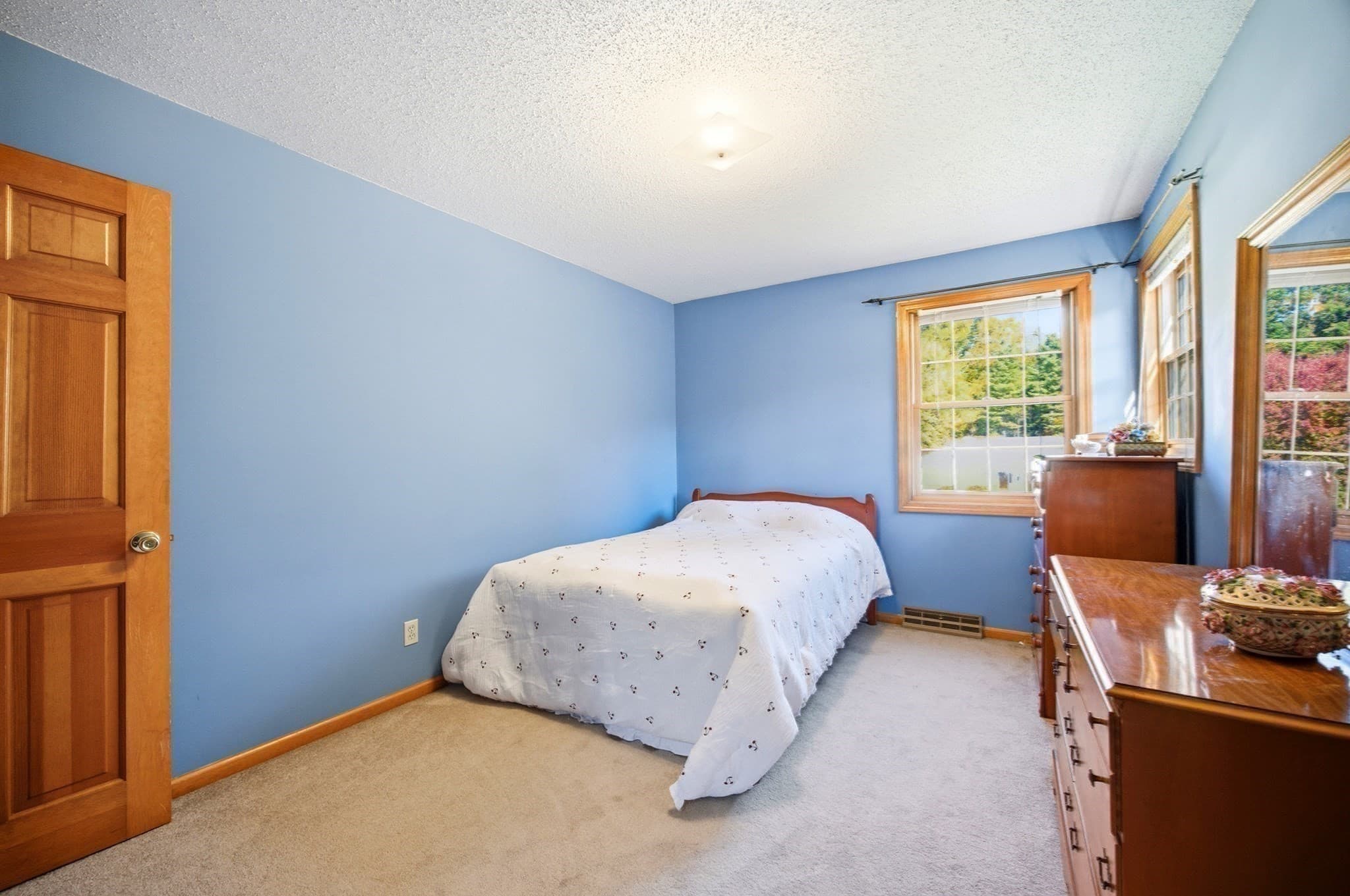 Single Family Residence at 15 Tamarack Dr, East Longmeadow MA 01028, photo 16 of 36