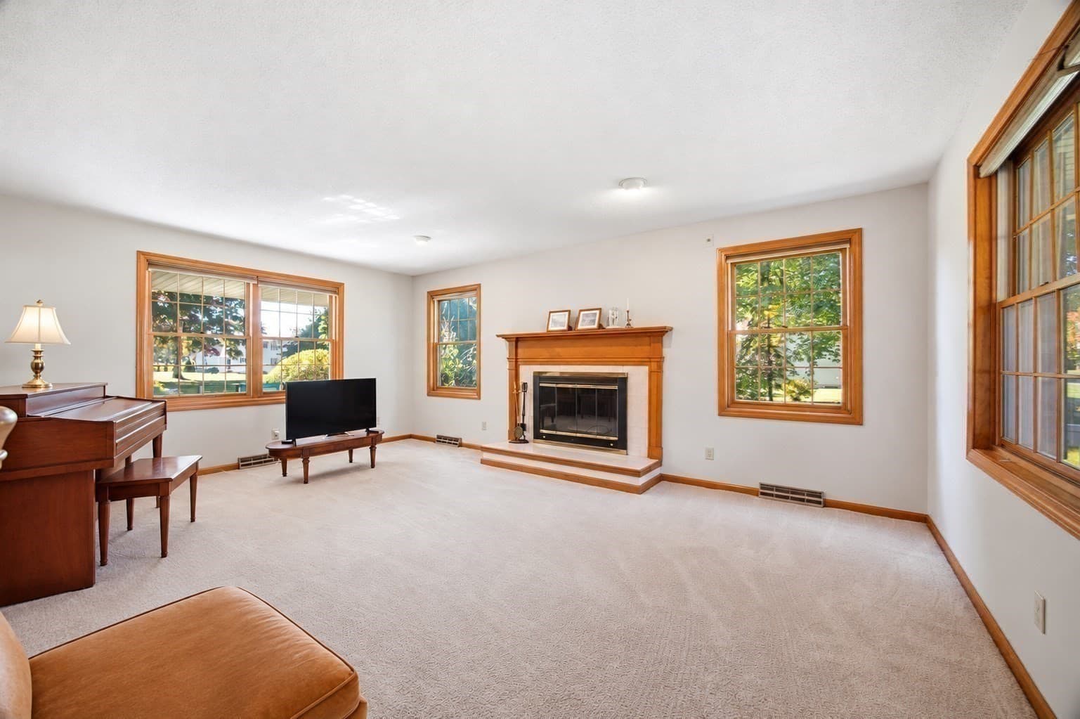 Single Family Residence at 15 Tamarack Dr, East Longmeadow MA 01028, photo 4 of 36