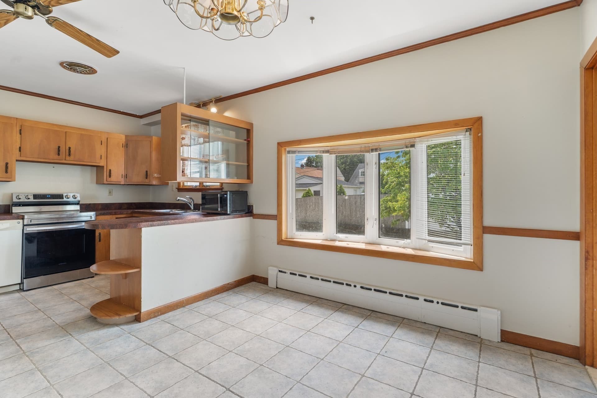 Single Family Residence at 42 Marboro St, Worcester MA 01604, photo 4 of 7
