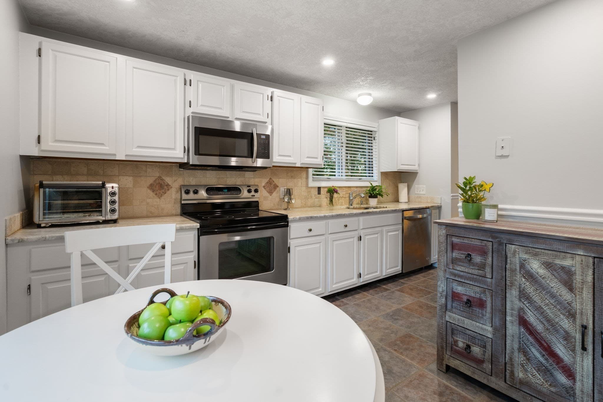 Condominium at 129 Stone Ridge Rd # 129, Franklin MA 02038, Franklin, photo 7 of 28